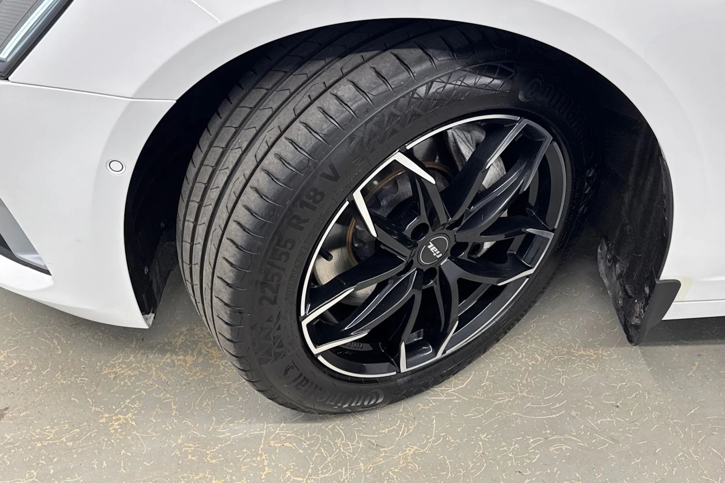 valkoinen Audi A6 2019 kuva 10.