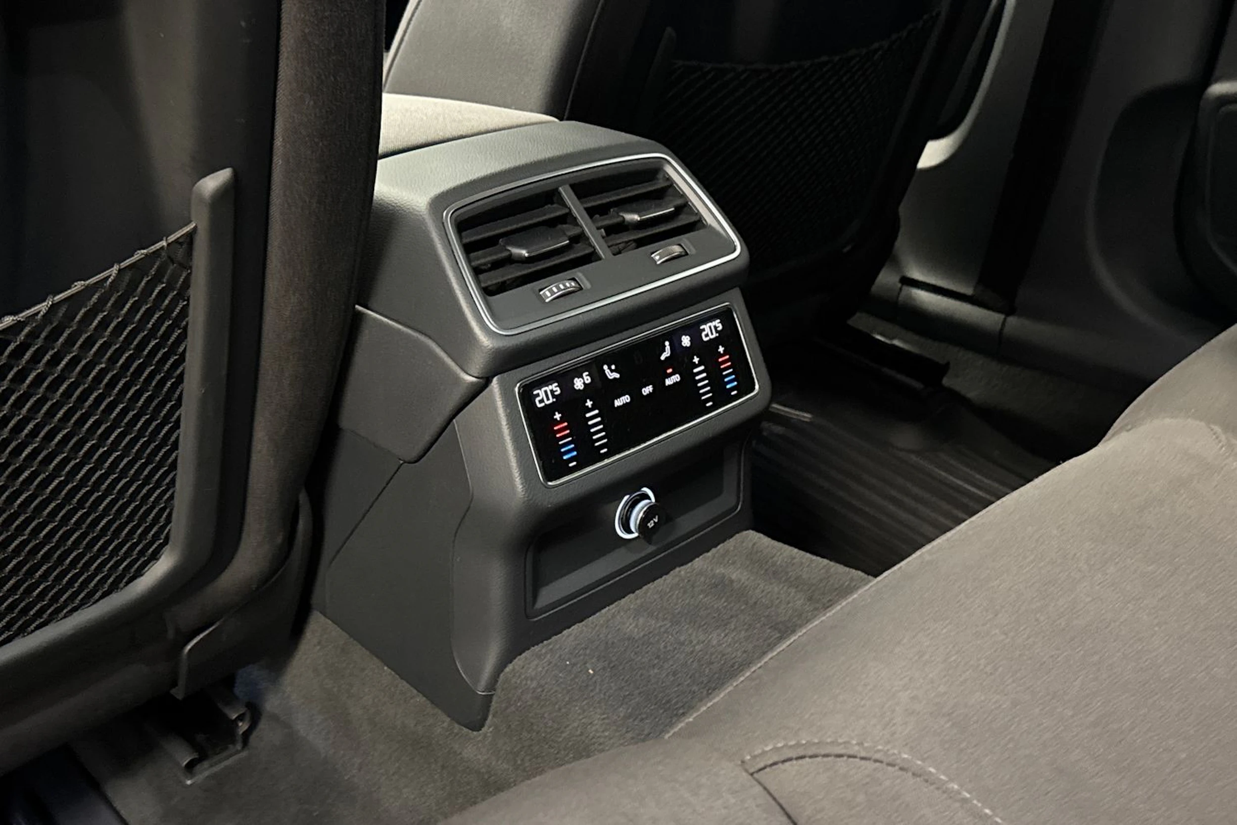 valkoinen Audi A6 2019 kuva 12.
