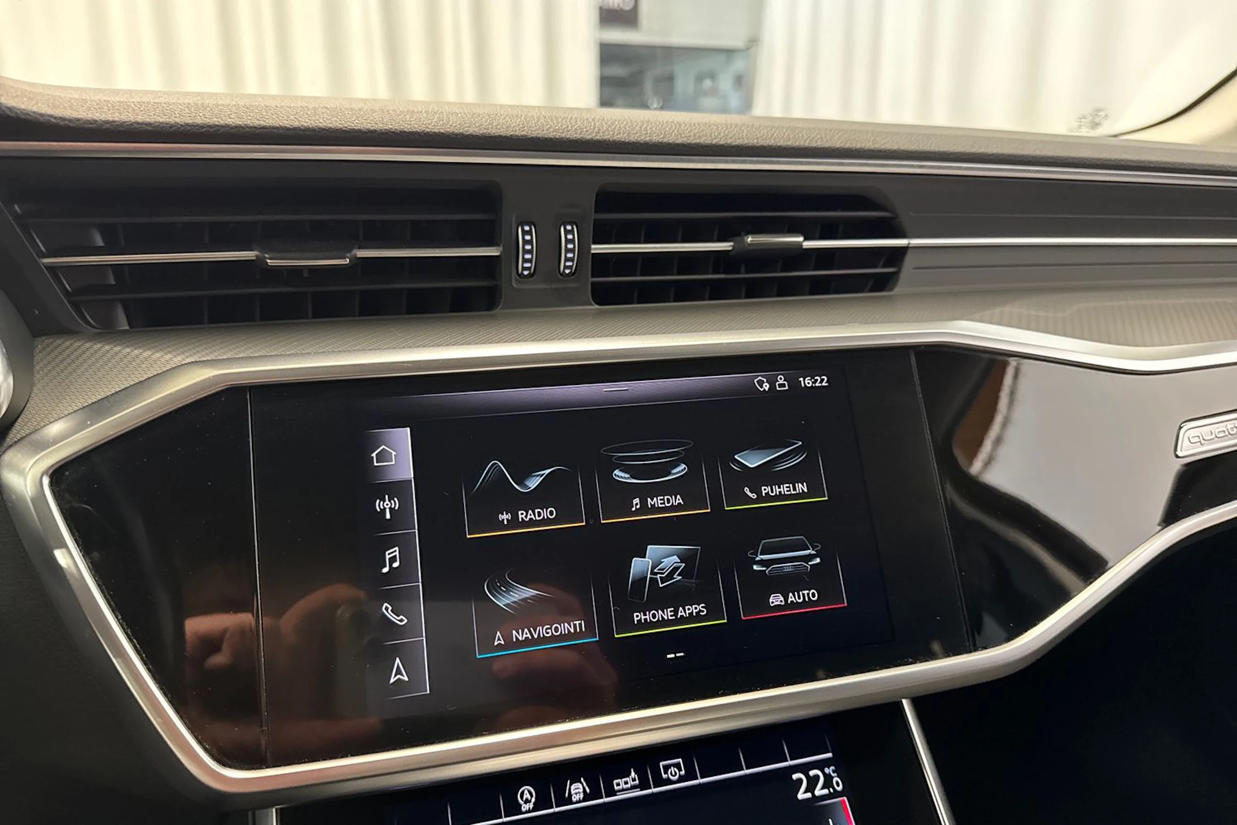 valkoinen Audi A6 2019 kuva 15.