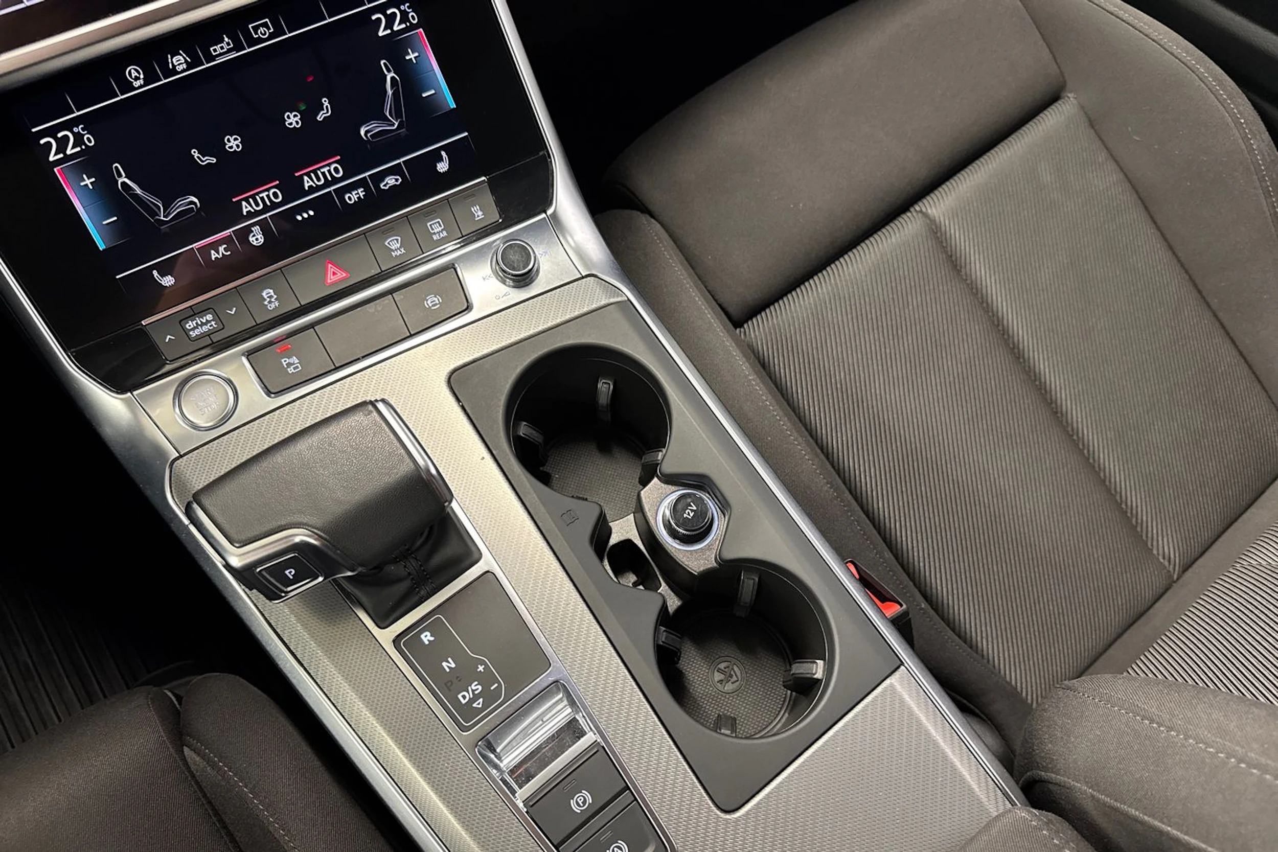 valkoinen Audi A6 2019 kuva 18.