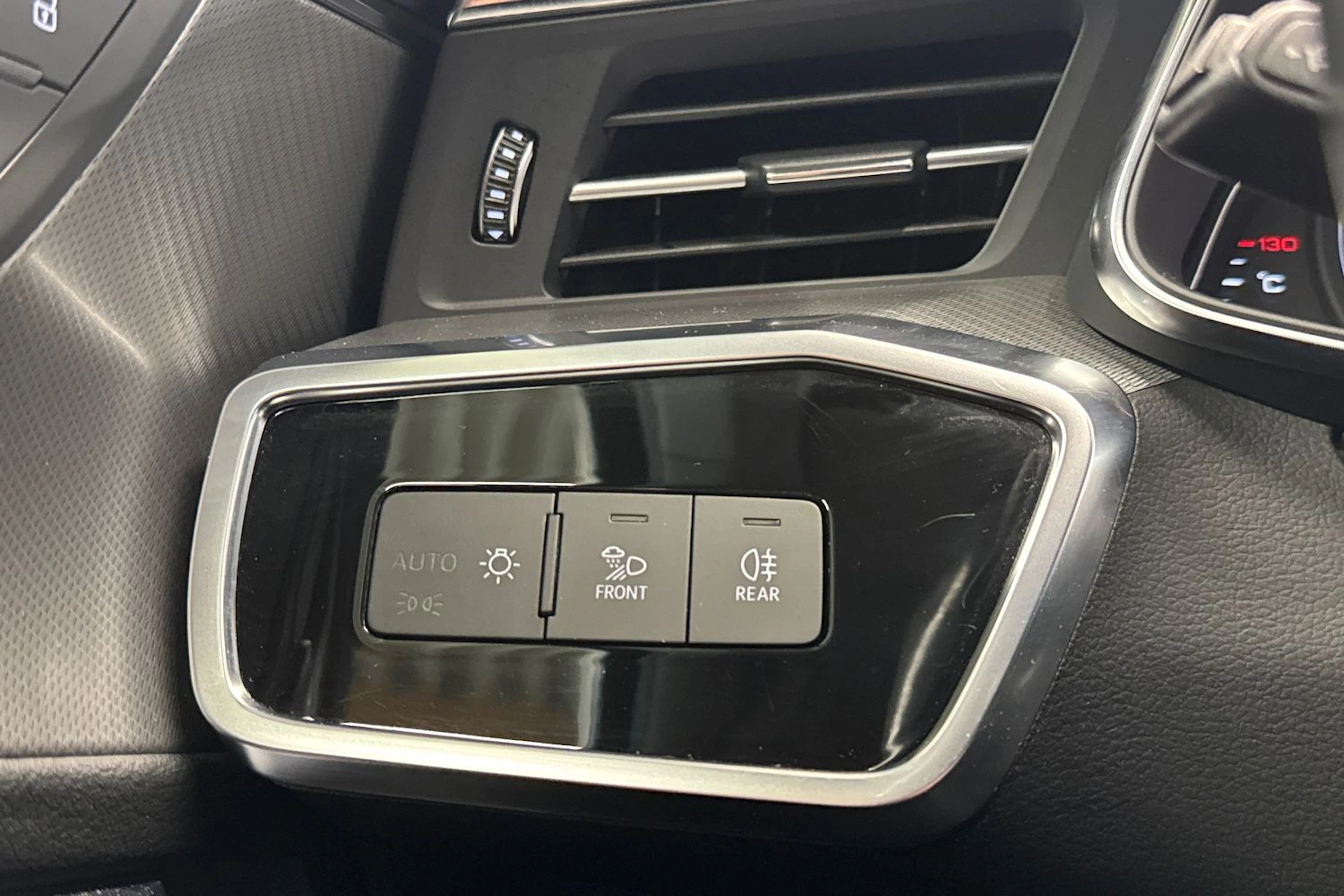 valkoinen Audi A6 2019 kuva 22.