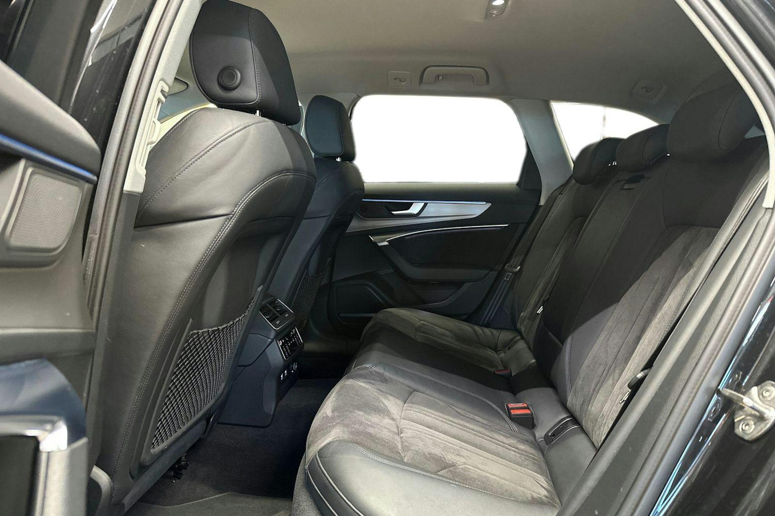 sininen Audi A6 2019 kuva 12.