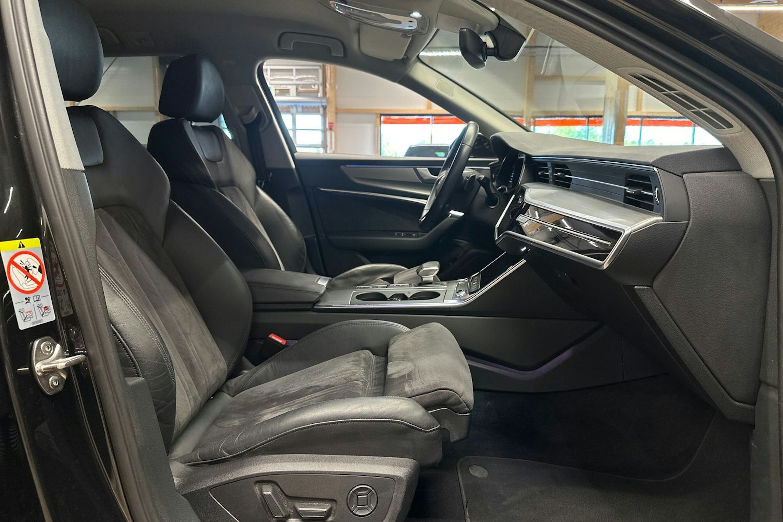 sininen Audi A6 2019 kuva 14.