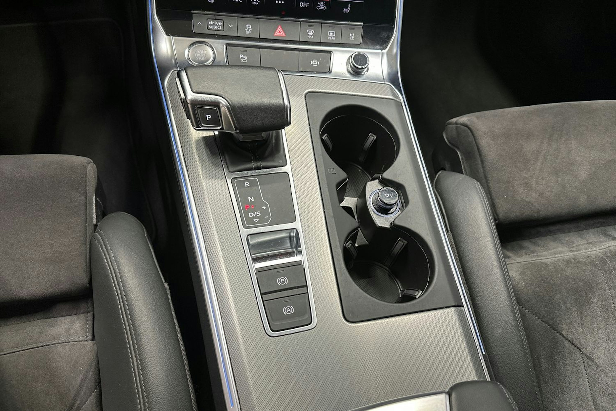 sininen Audi A6 2019 kuva 25.