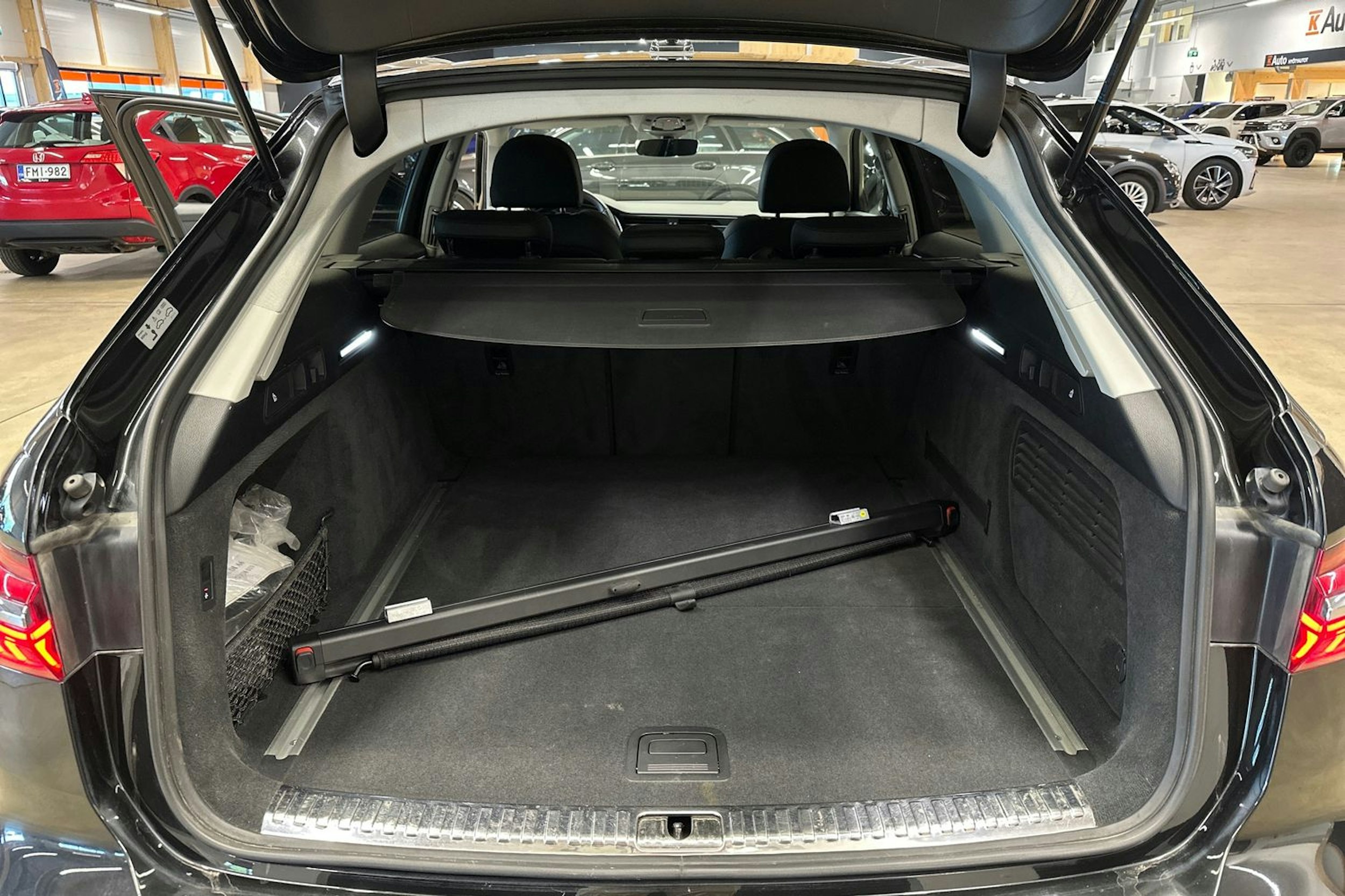 sininen Audi A6 2019 kuva 35.