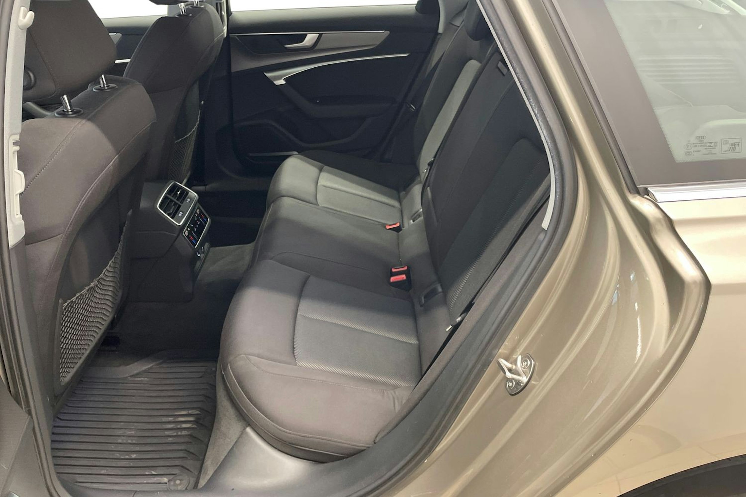 Ruskea (beige) Audi A6 2019 kuva 8.