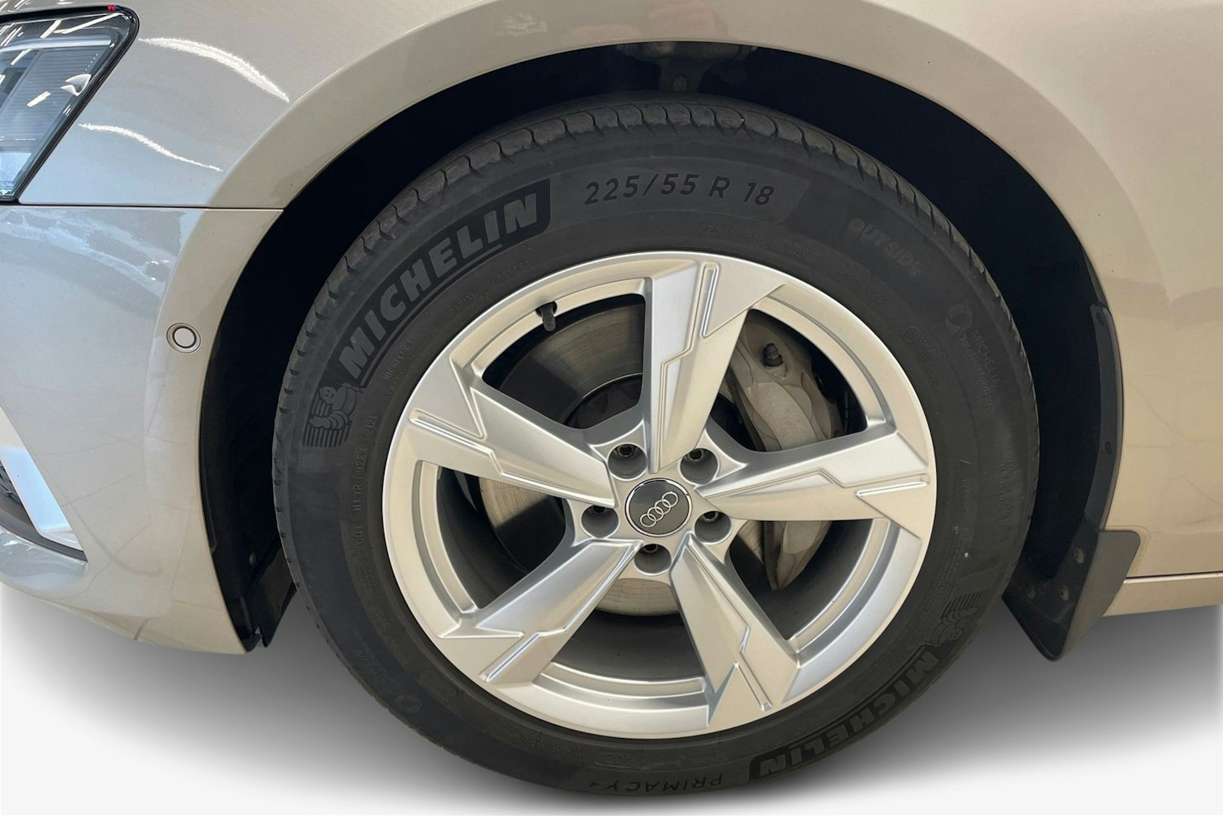 Ruskea (beige) Audi A6 2019 kuva 9.