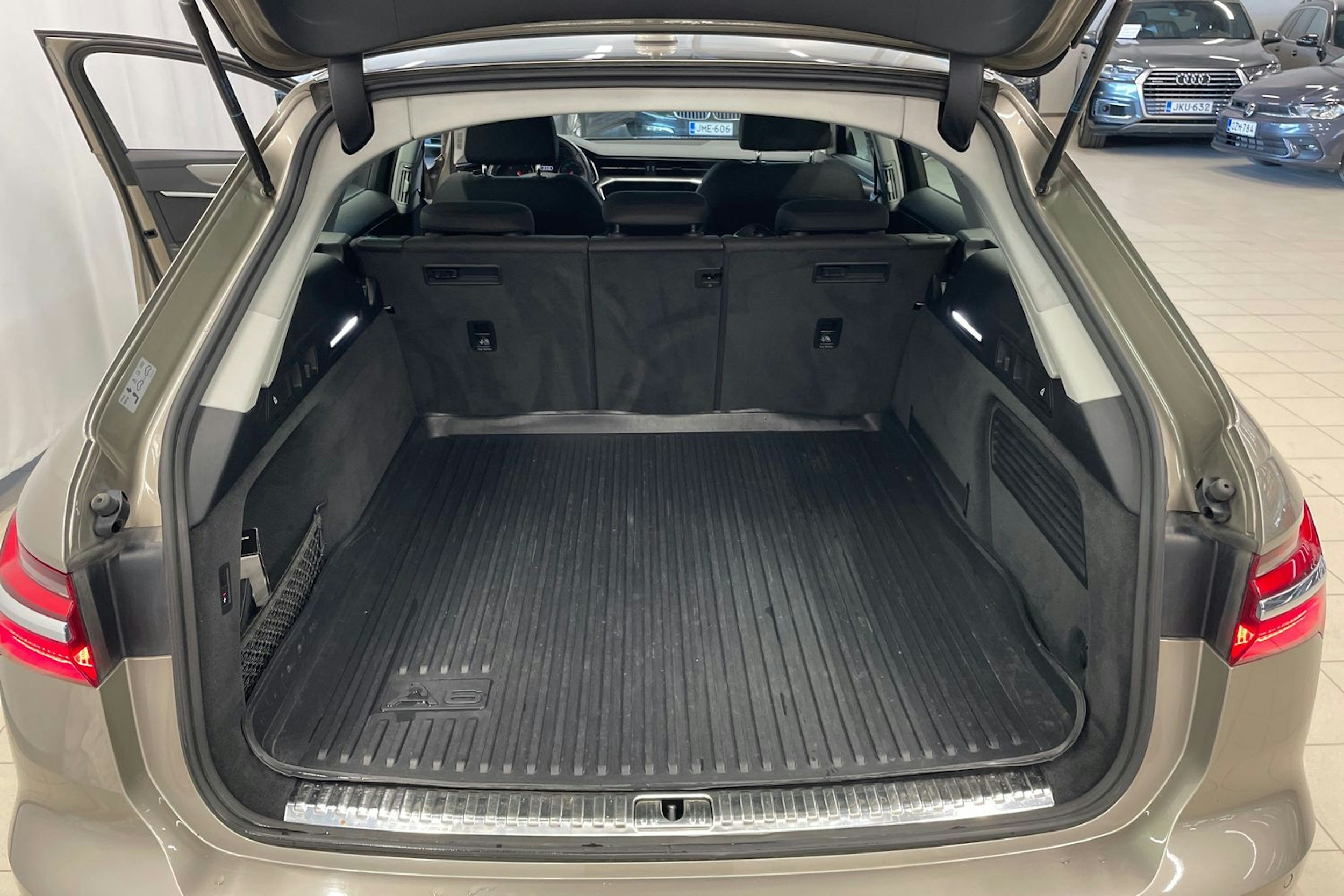 Ruskea (beige) Audi A6 2019 kuva 18.