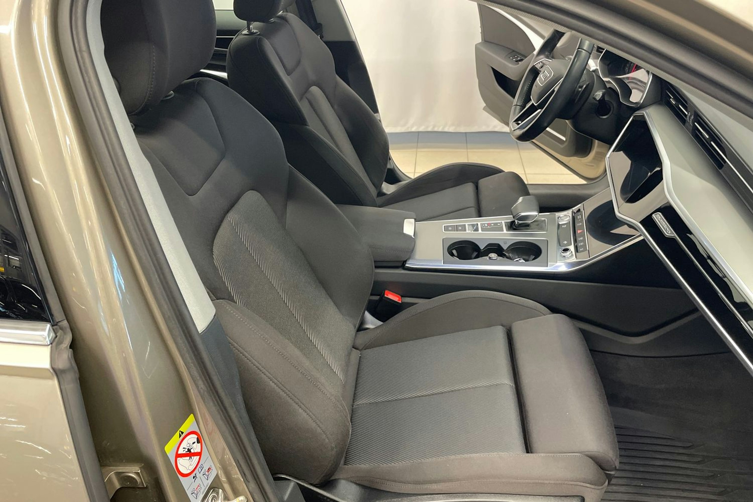 Ruskea (beige) Audi A6 2019 kuva 22.