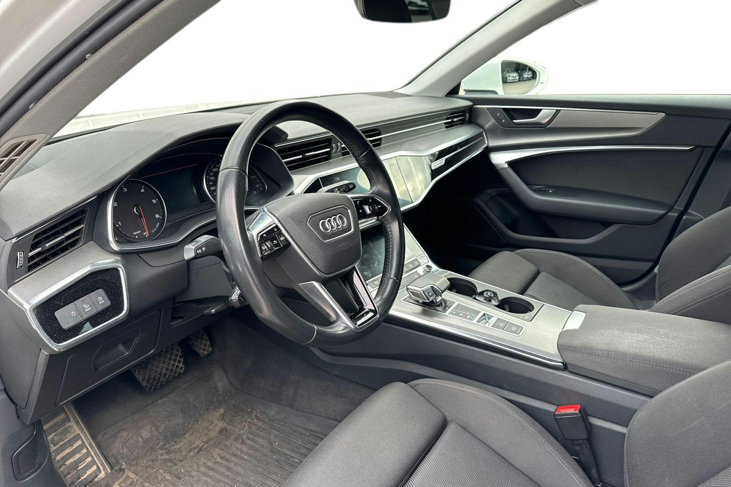 valkoinen Audi A6 2019 kuva 3.