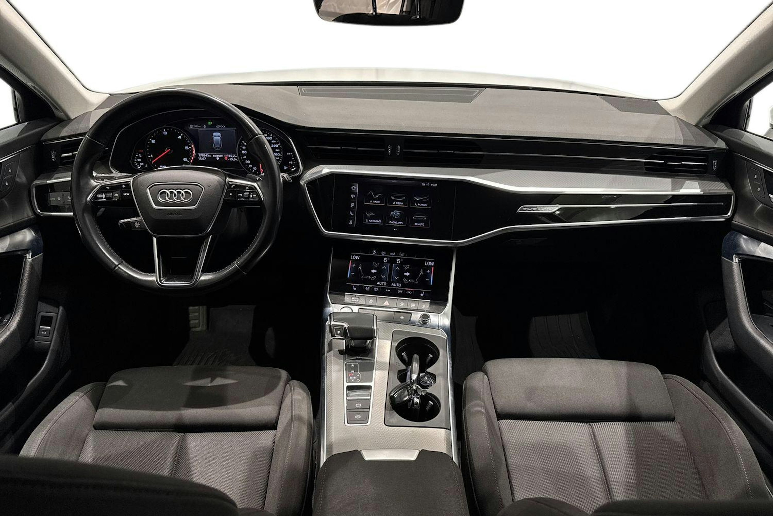 valkoinen Audi A6 2019 kuva 9.