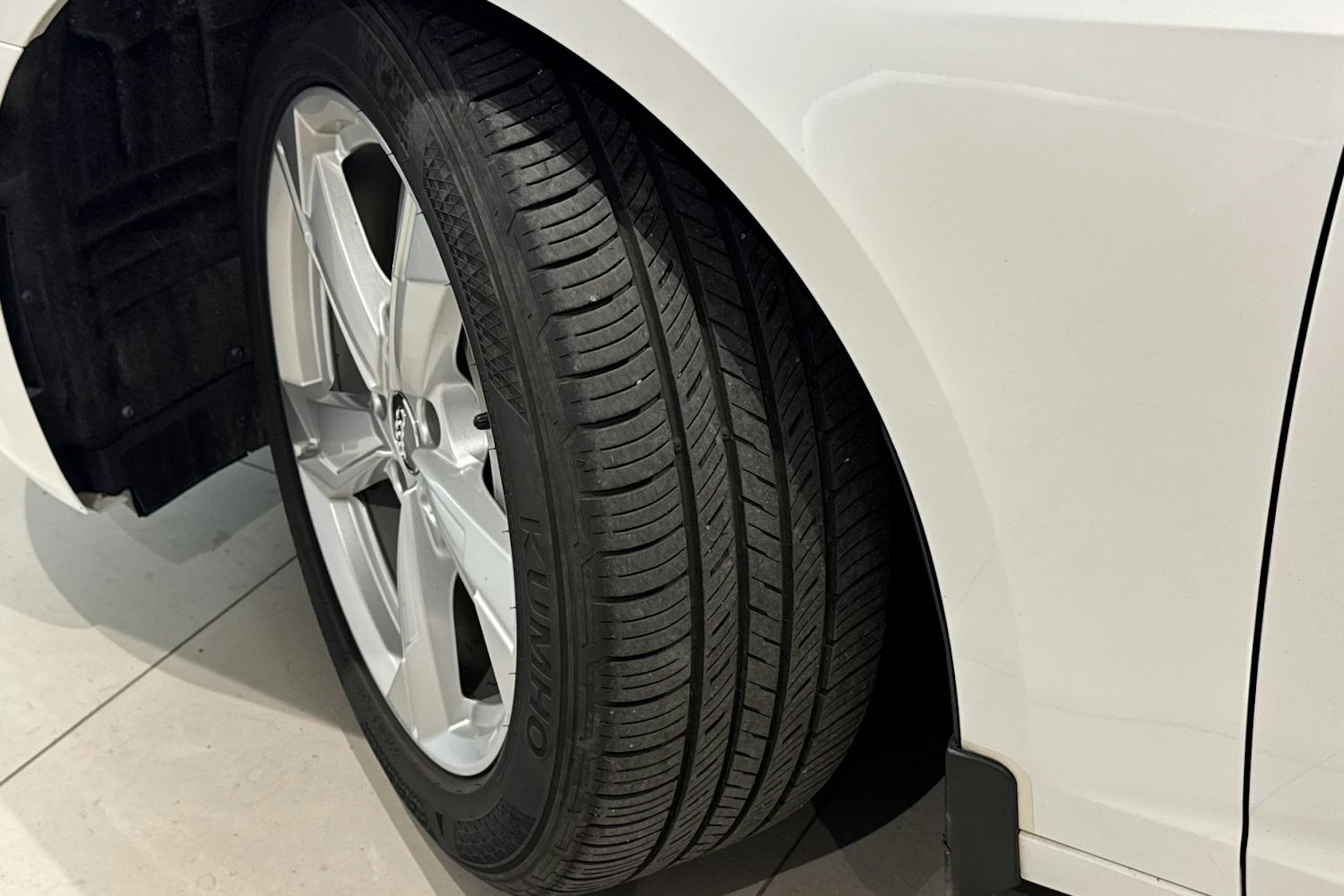 valkoinen Audi A6 2019 kuva 13.