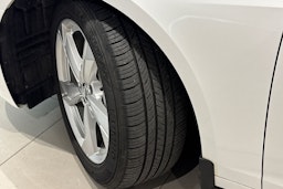 valkoinen Audi A6 2019 kuva 13.