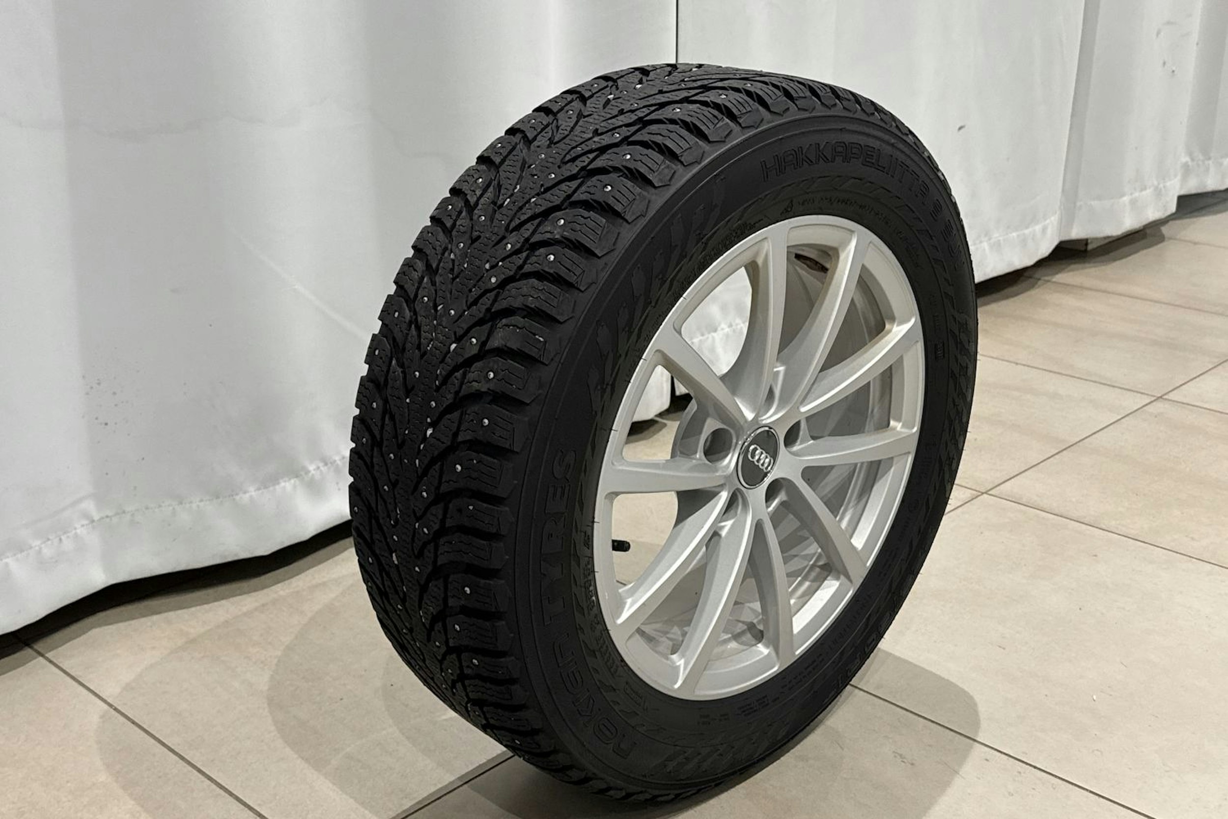 valkoinen Audi A6 2019 kuva 14.