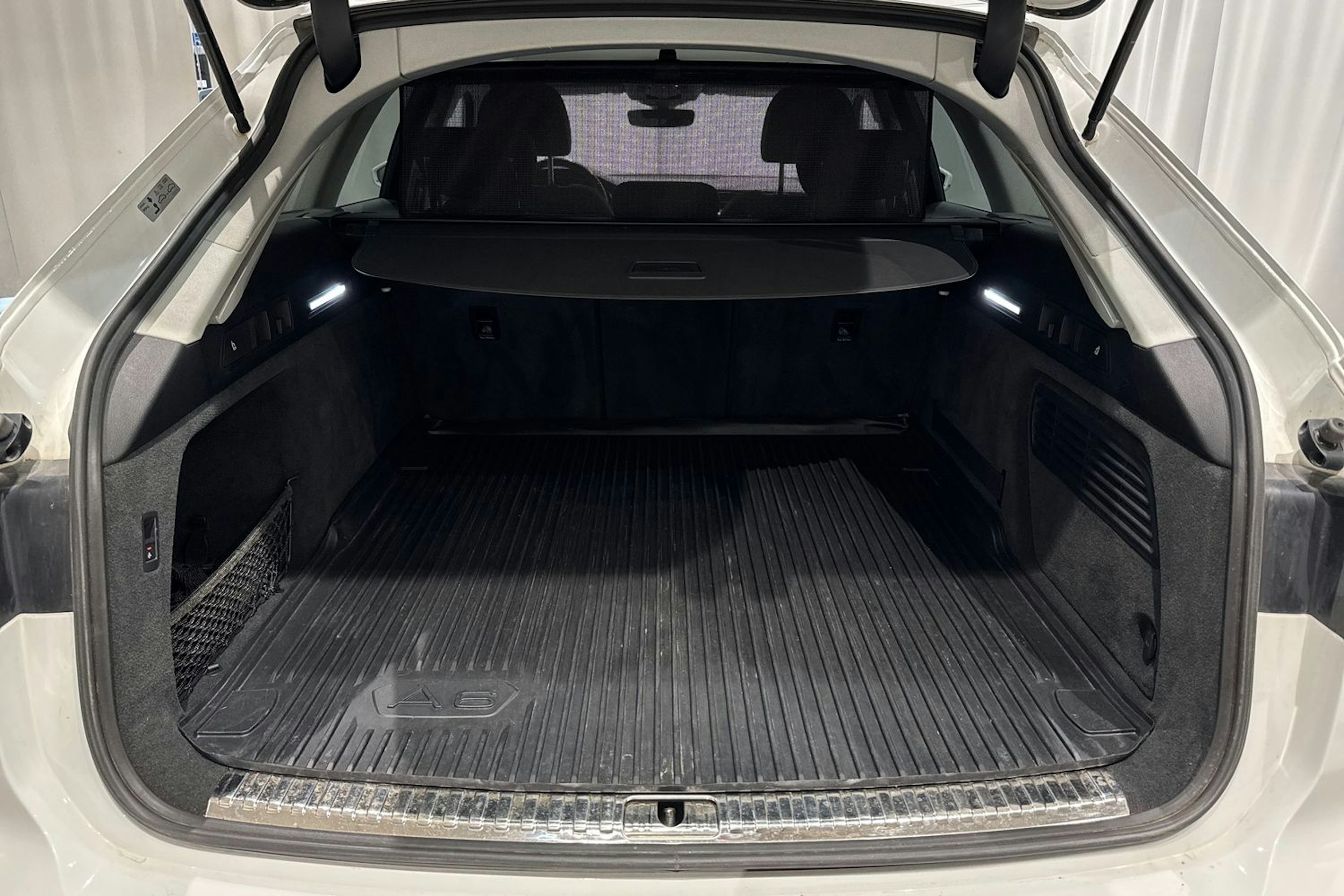 valkoinen Audi A6 2019 kuva 15.