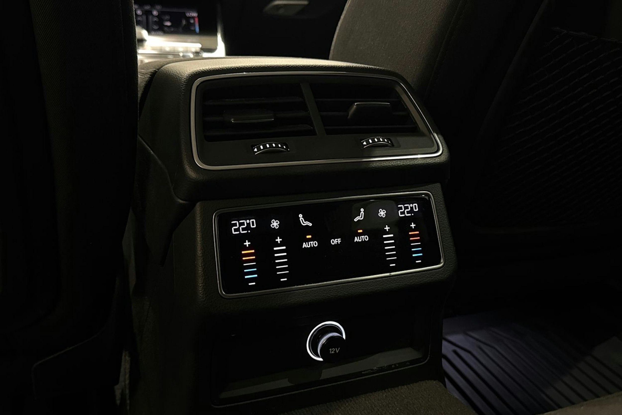 valkoinen Audi A6 2019 kuva 18.