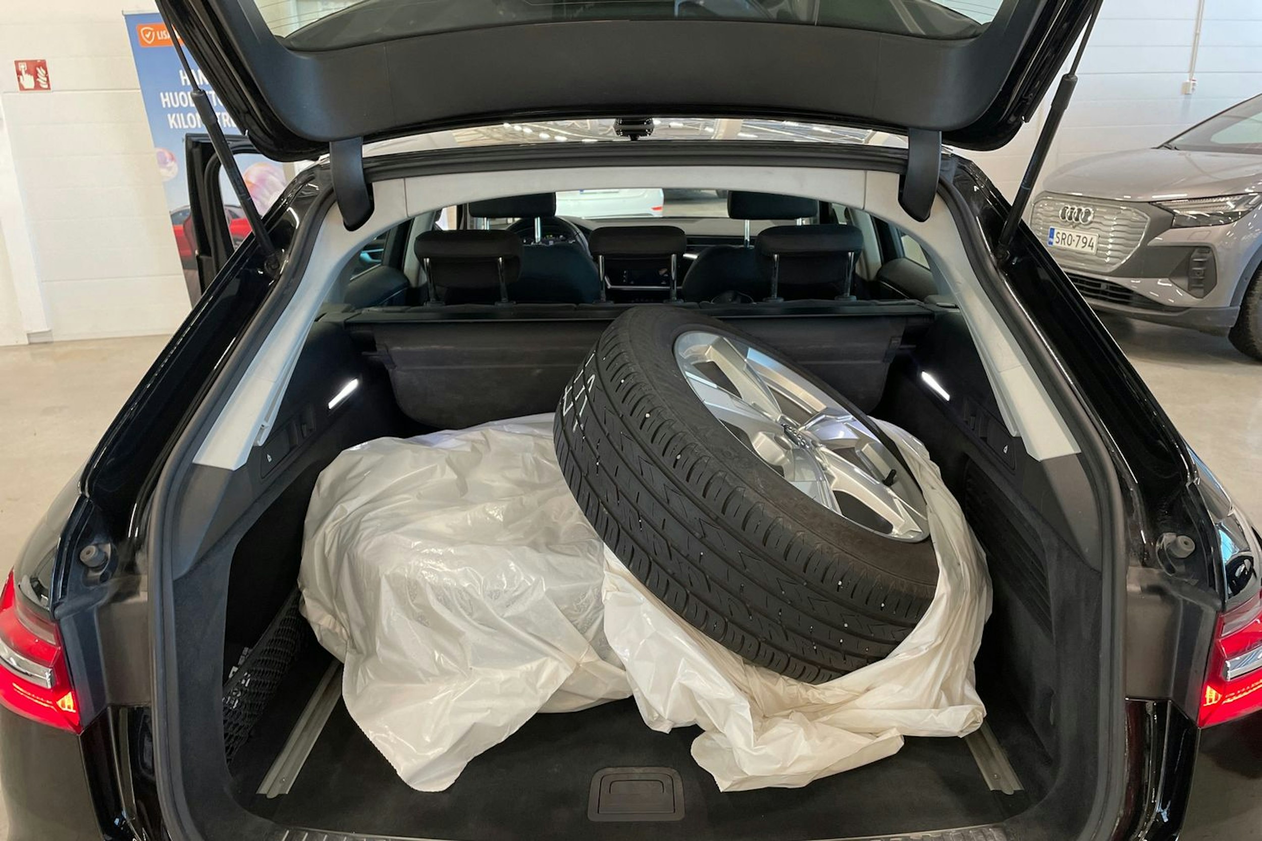 musta Audi A6 2019 kuva 39.