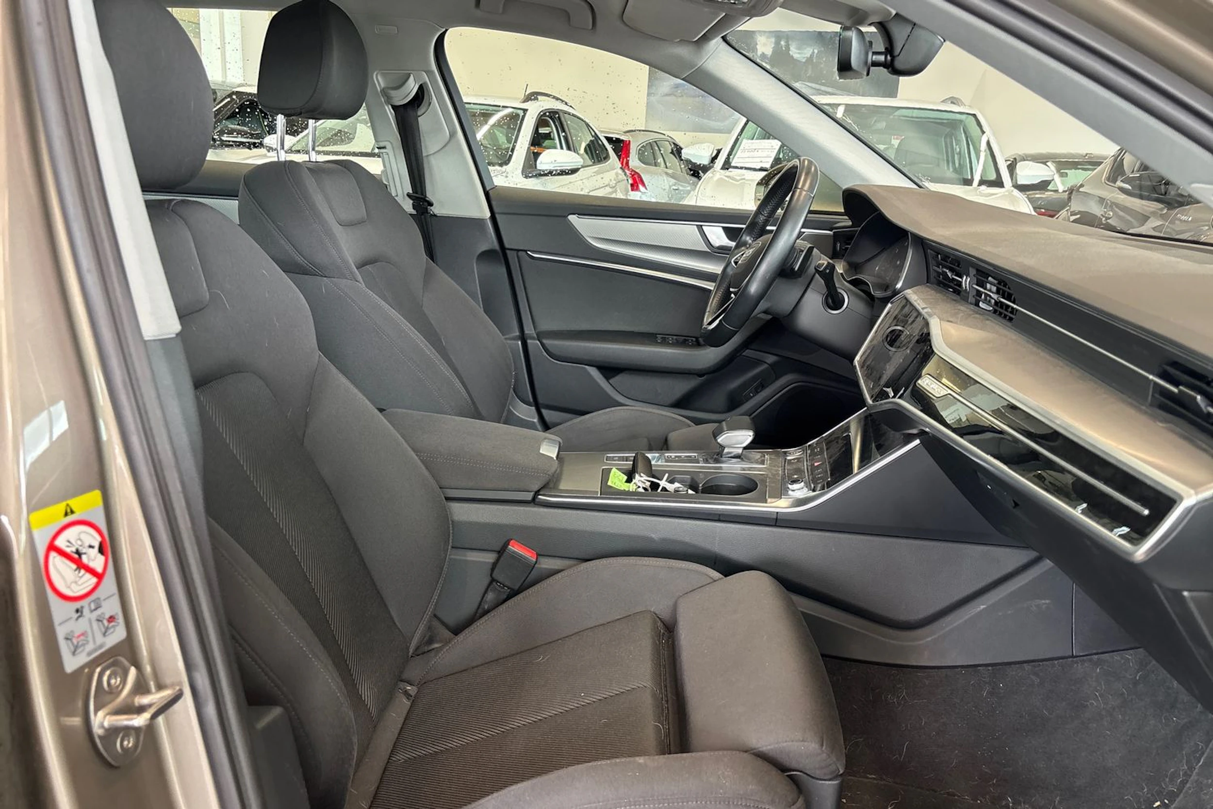 Ruskea (beige) Audi A6 2019 kuva 5.