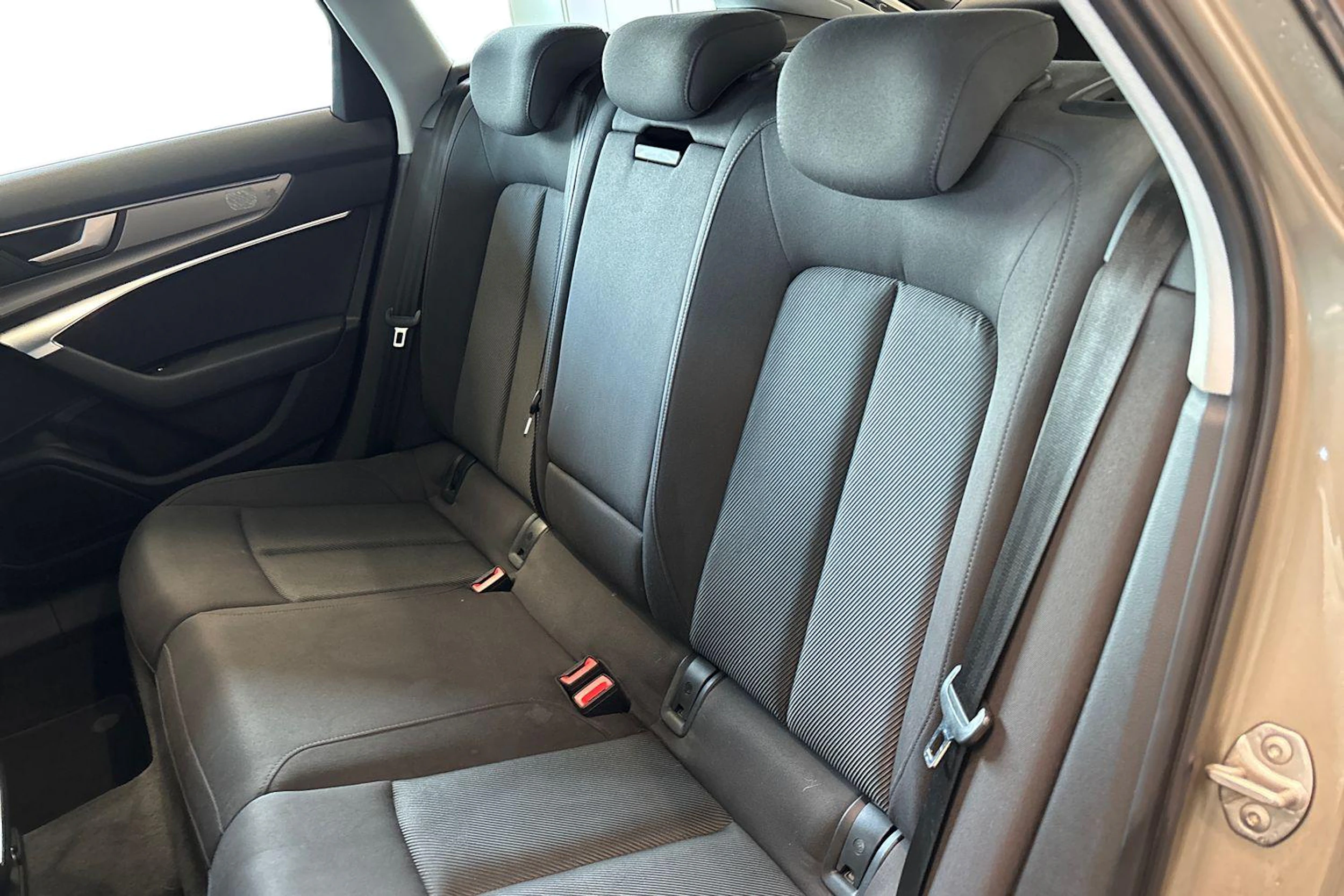 Ruskea (beige) Audi A6 2019 kuva 8.