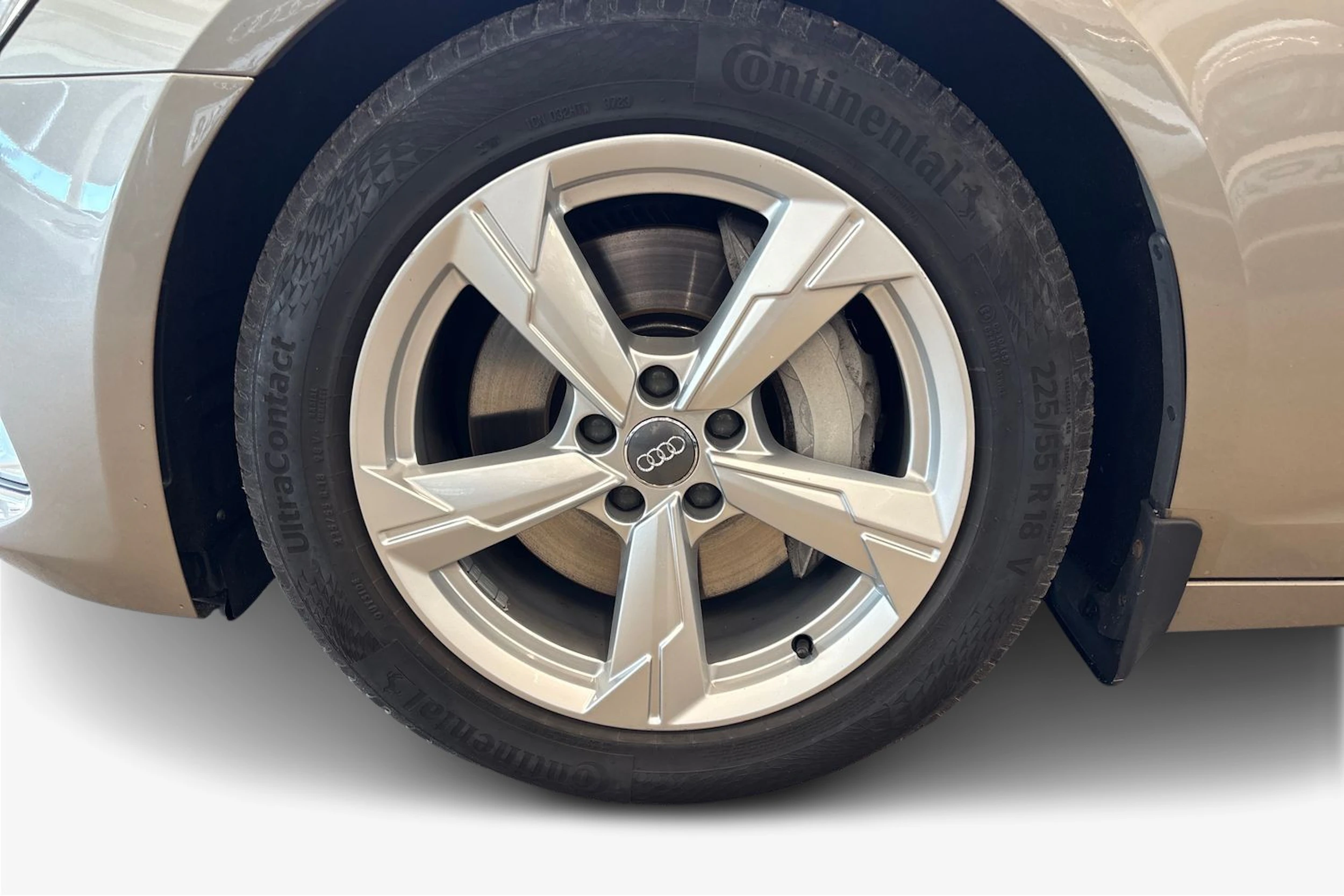 Ruskea (beige) Audi A6 2019 kuva 9.
