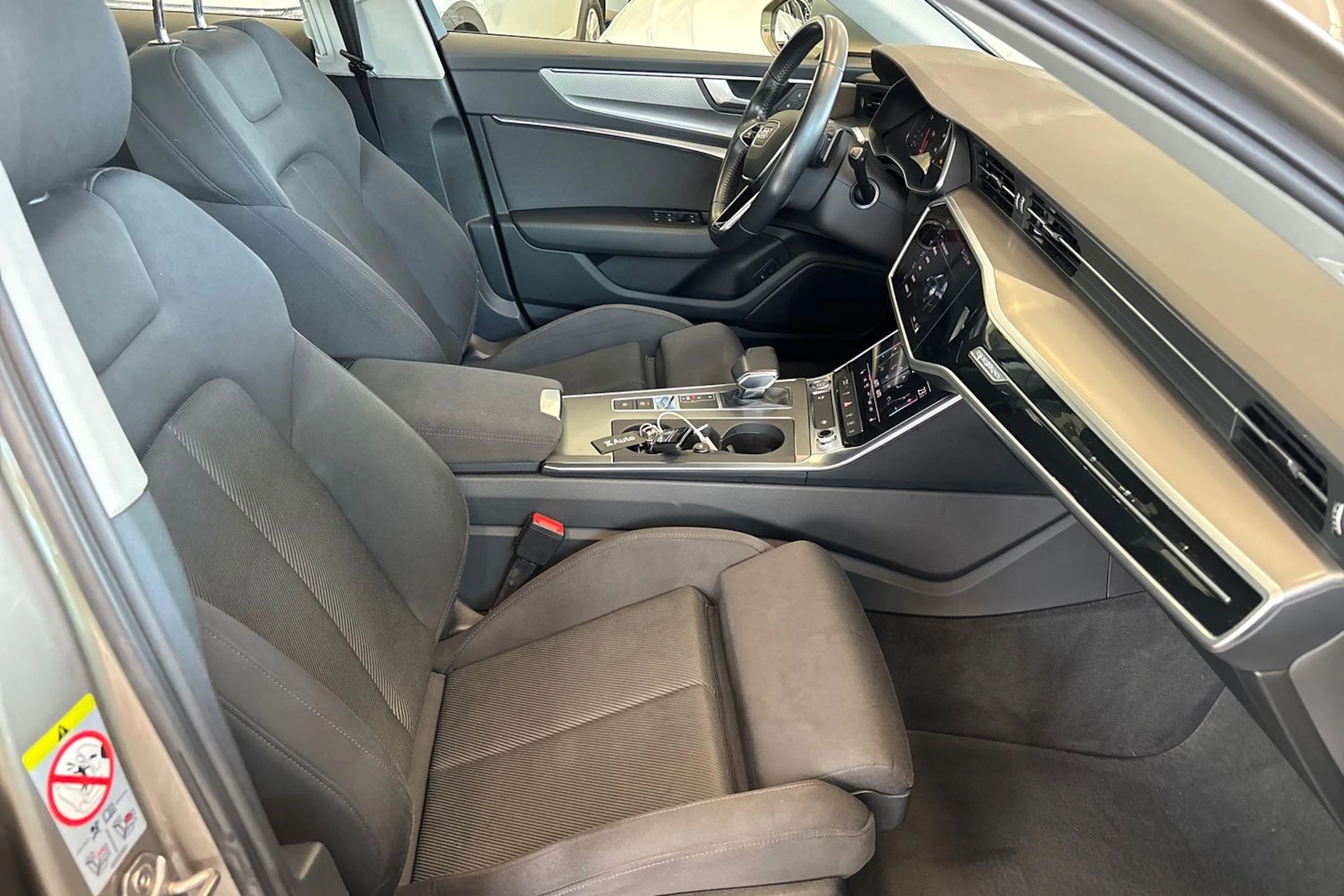 Ruskea (beige) Audi A6 2019 kuva 40.