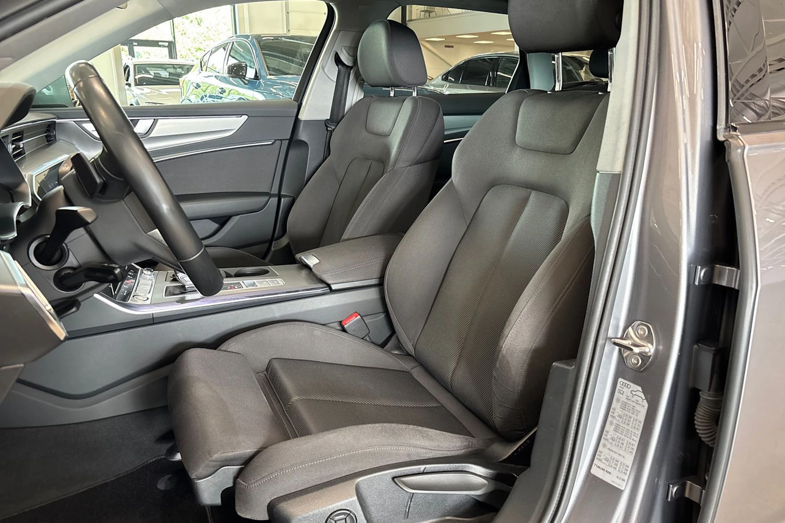 harmaa Audi A6 2019 kuva 11.