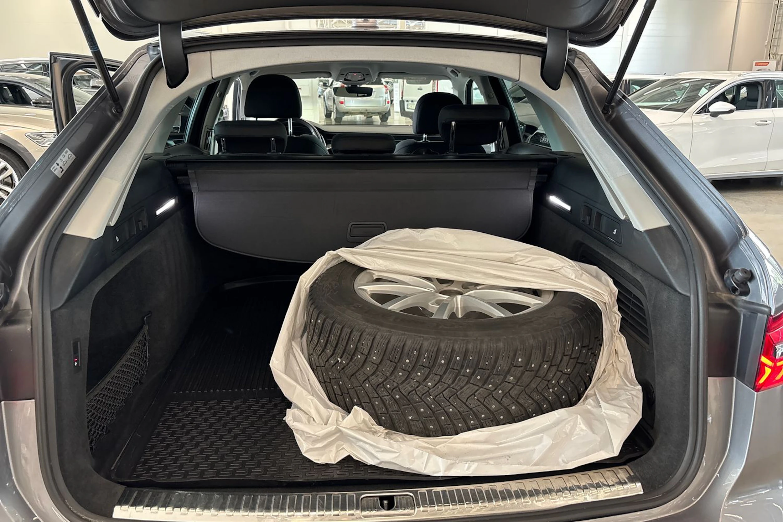 harmaa Audi A6 2019 kuva 38.