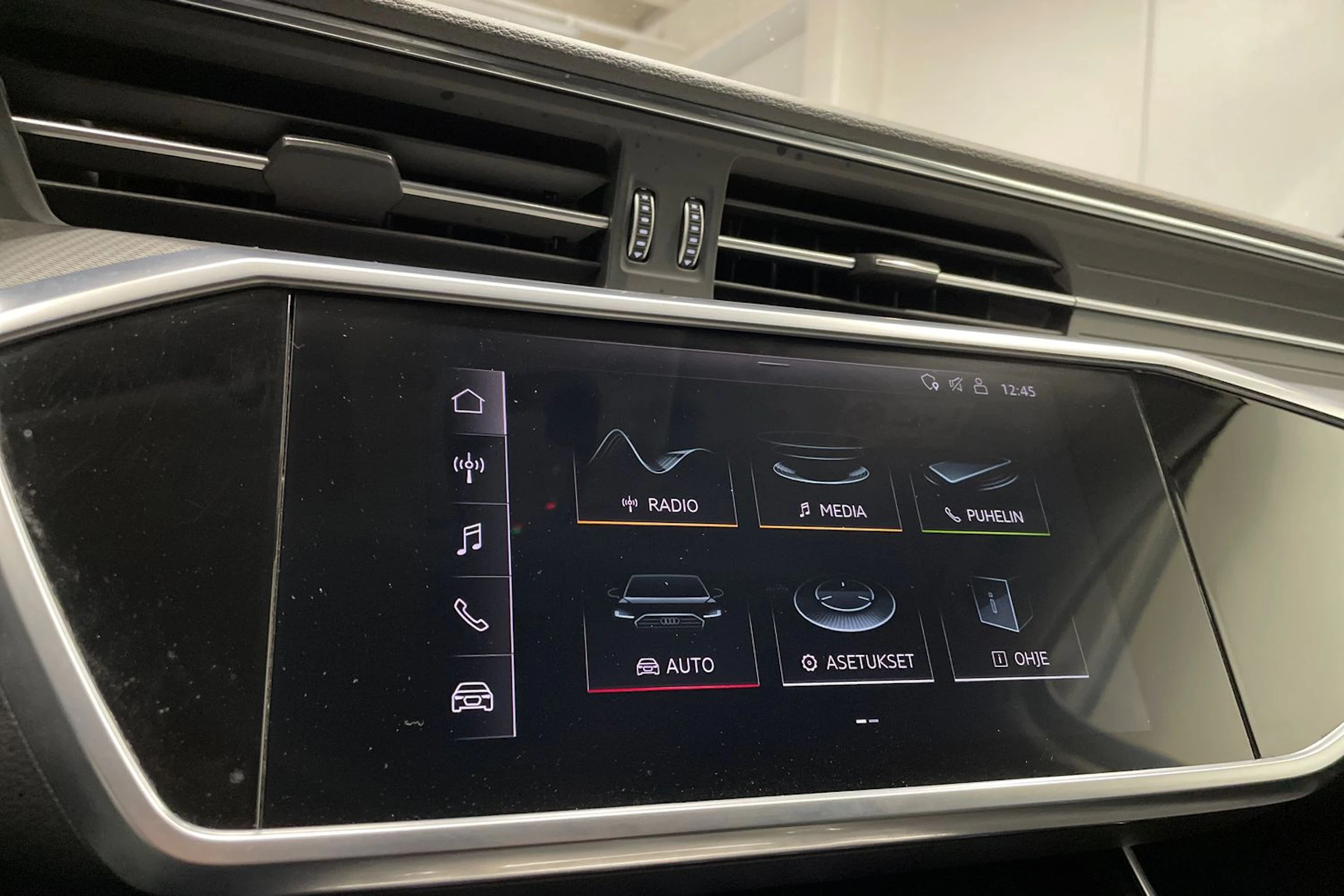 Valkoinen Audi A6 2019 kuva 16.