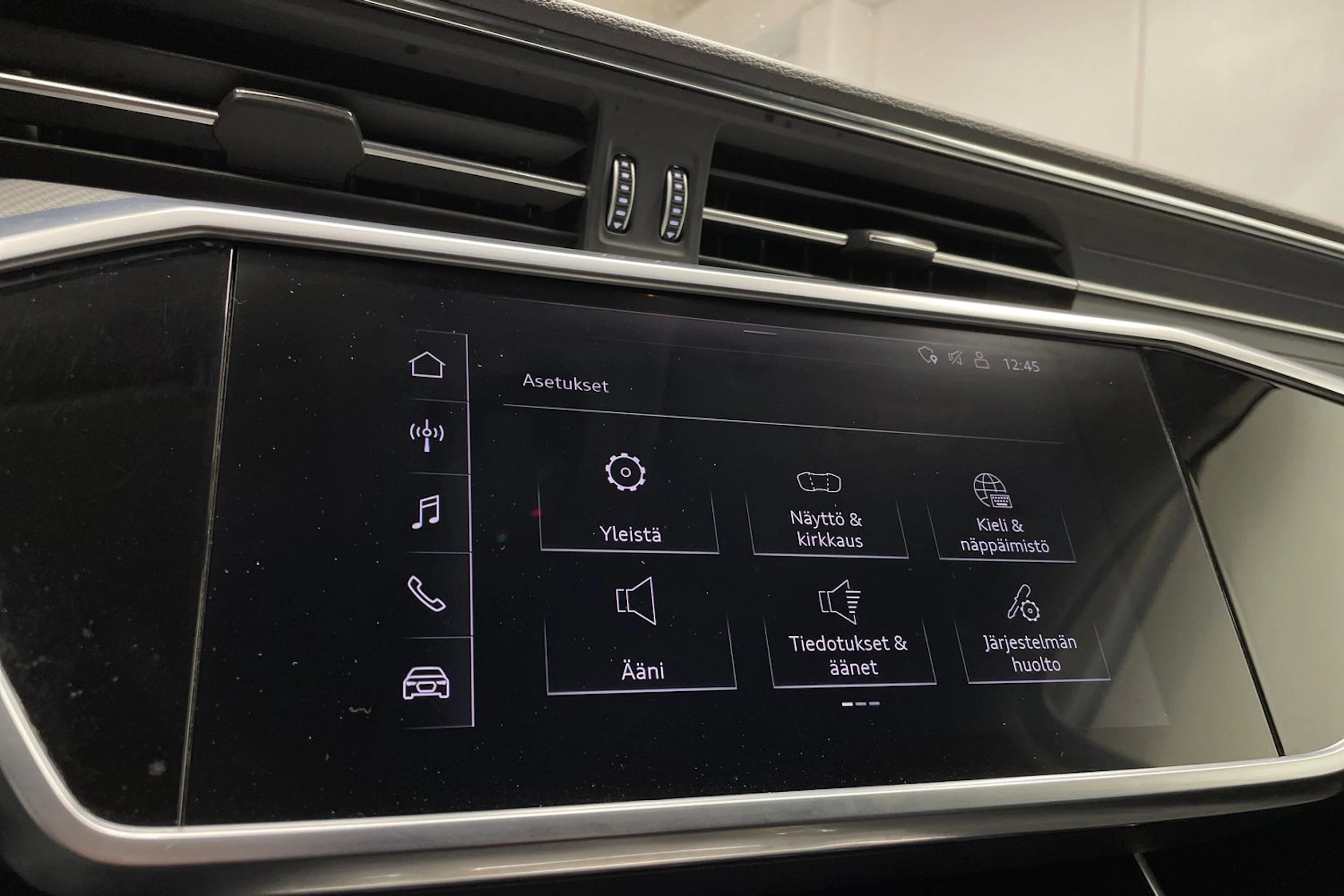 Valkoinen Audi A6 2019 kuva 18.