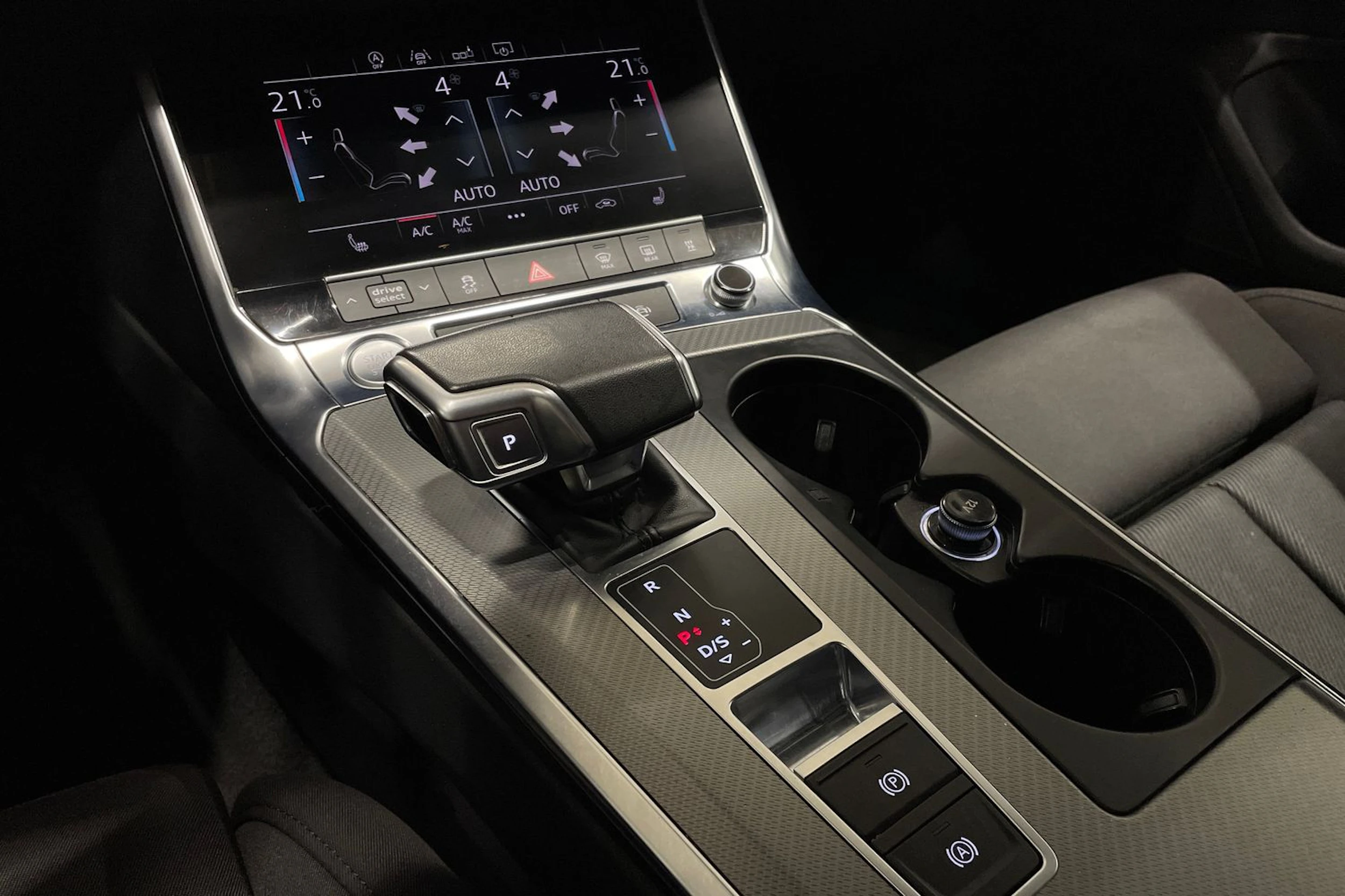 Valkoinen Audi A6 2019 kuva 25.