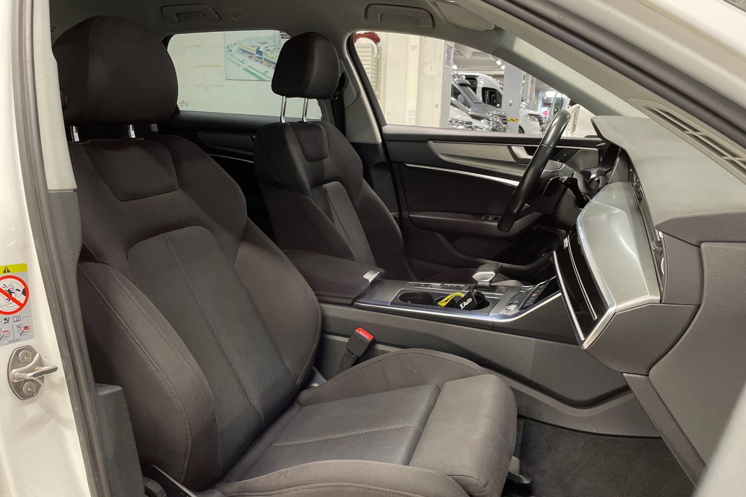 Valkoinen Audi A6 2019 kuva 31.