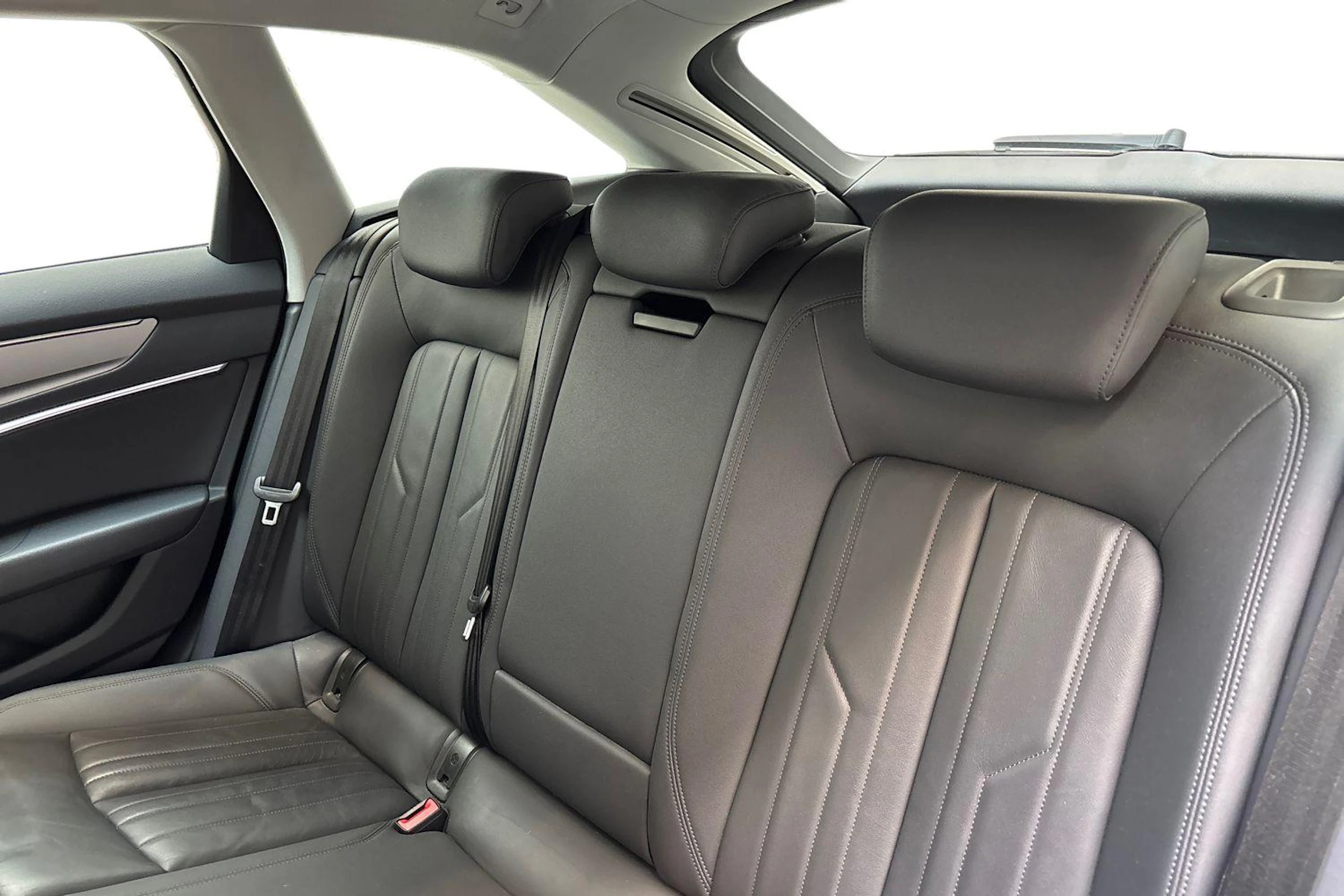 valkoinen Audi A6 2019 kuva 8.