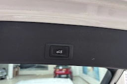 valkoinen Audi A6 2019 kuva 13.