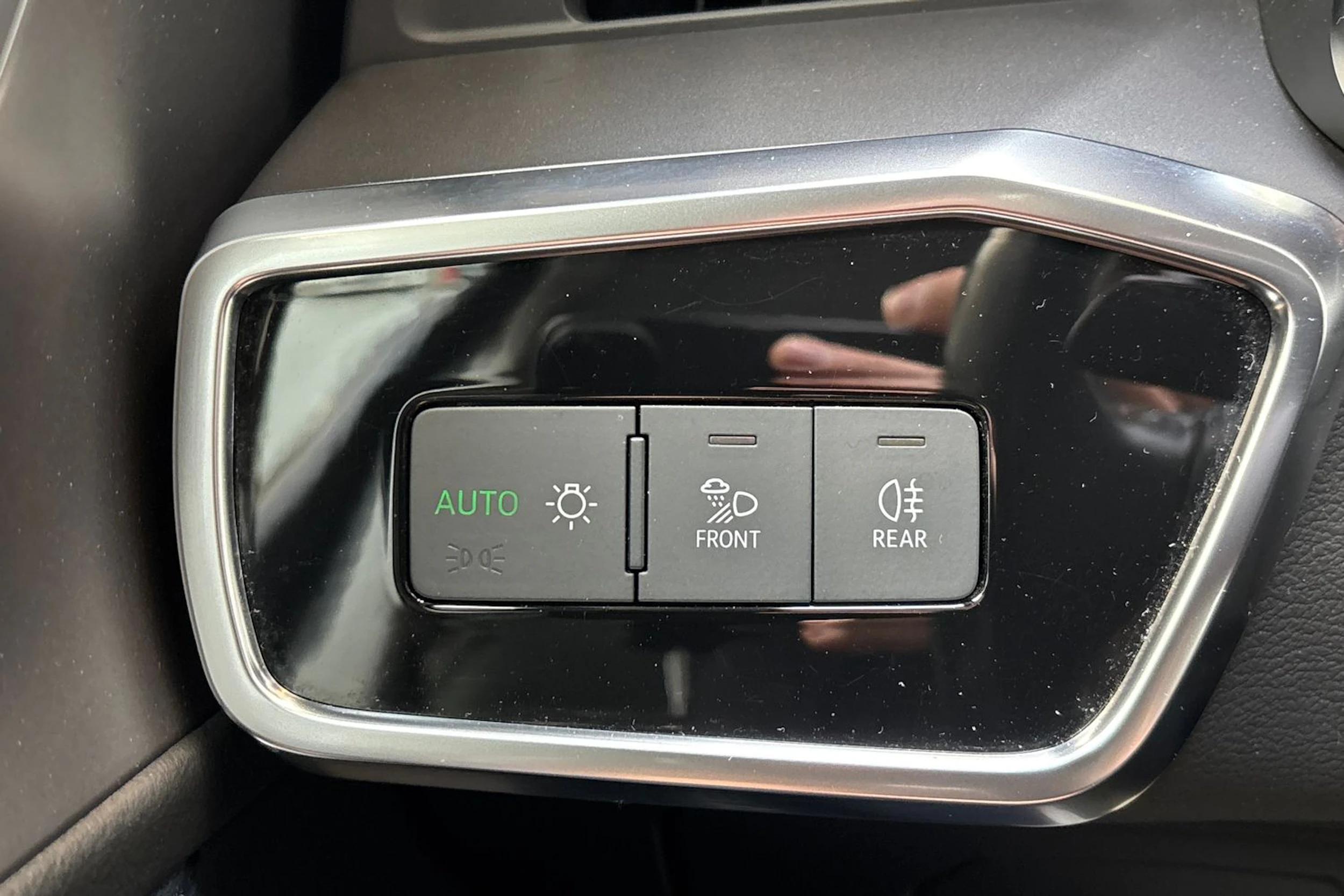 valkoinen Audi A6 2019 kuva 17.