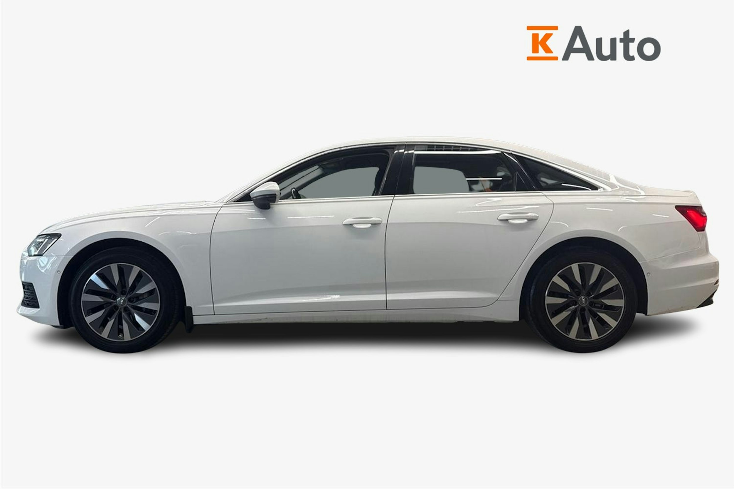 valkoinen Audi A6 2019 kuva 6.