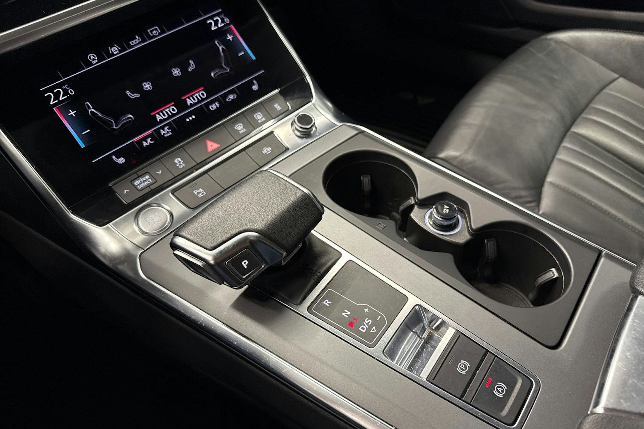 valkoinen Audi A6 2019 kuva 18.