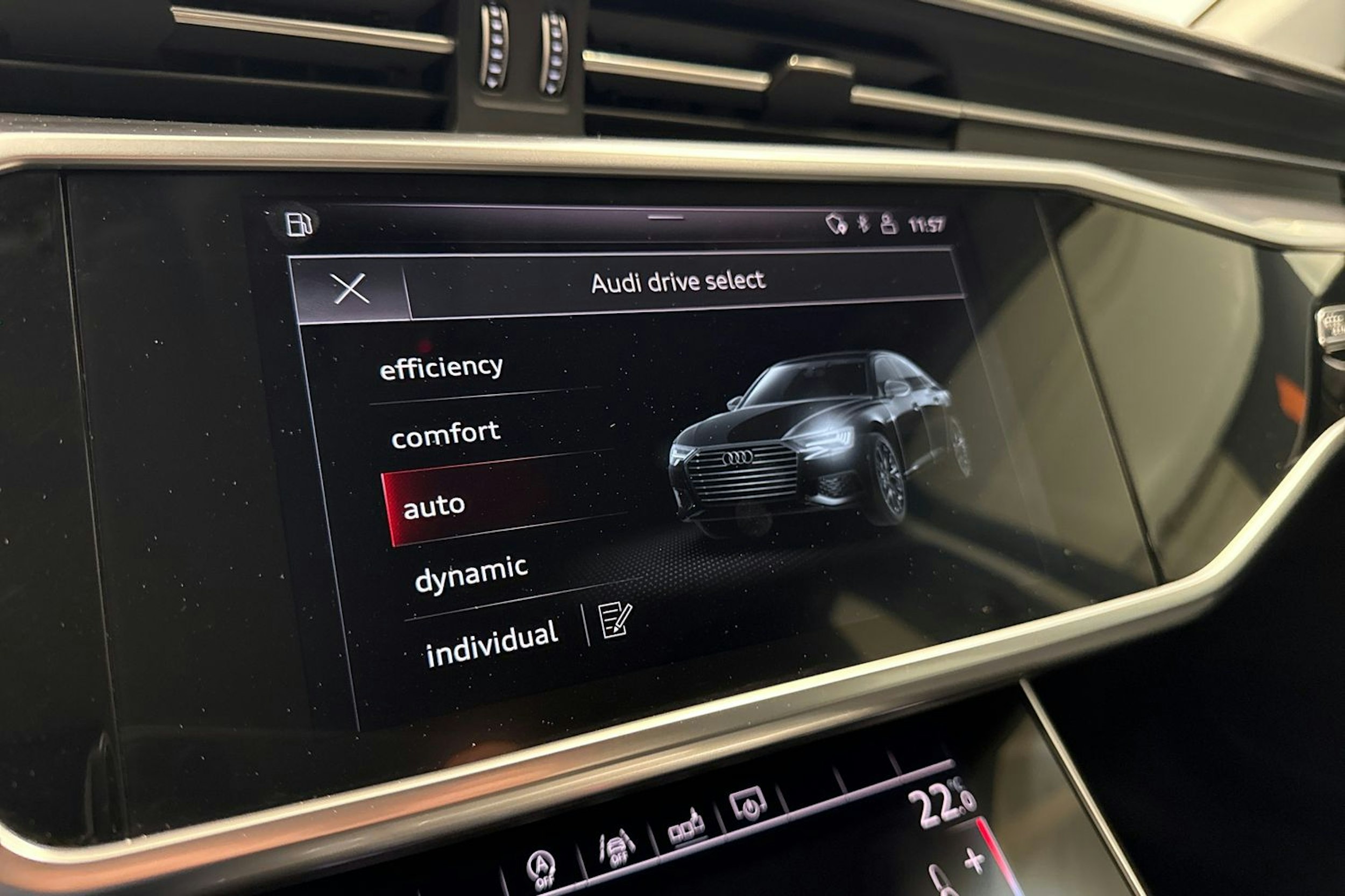 valkoinen Audi A6 2019 kuva 22.