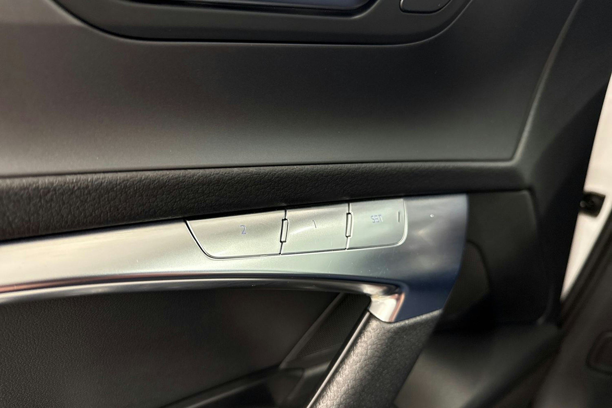 valkoinen Audi A6 2019 kuva 23.