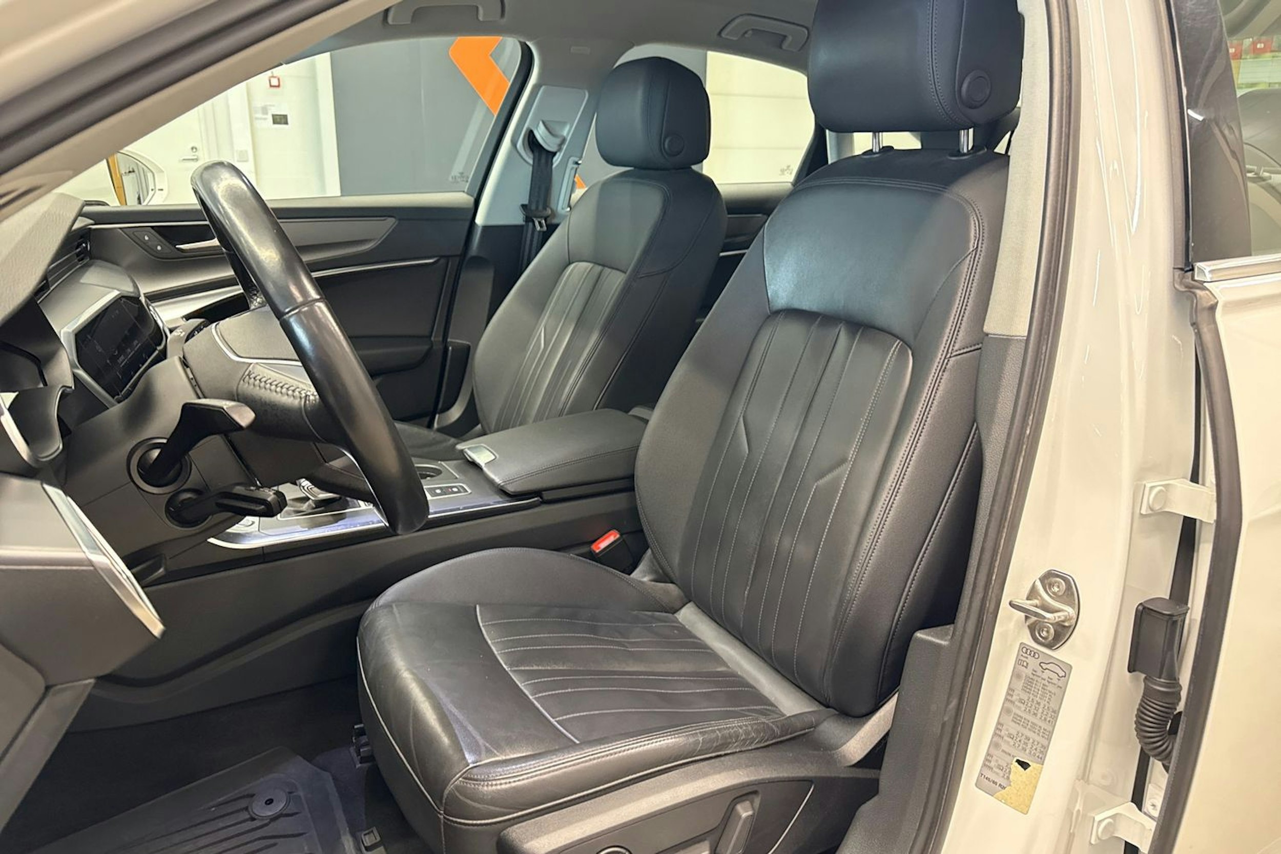 valkoinen Audi A6 2019 kuva 24.