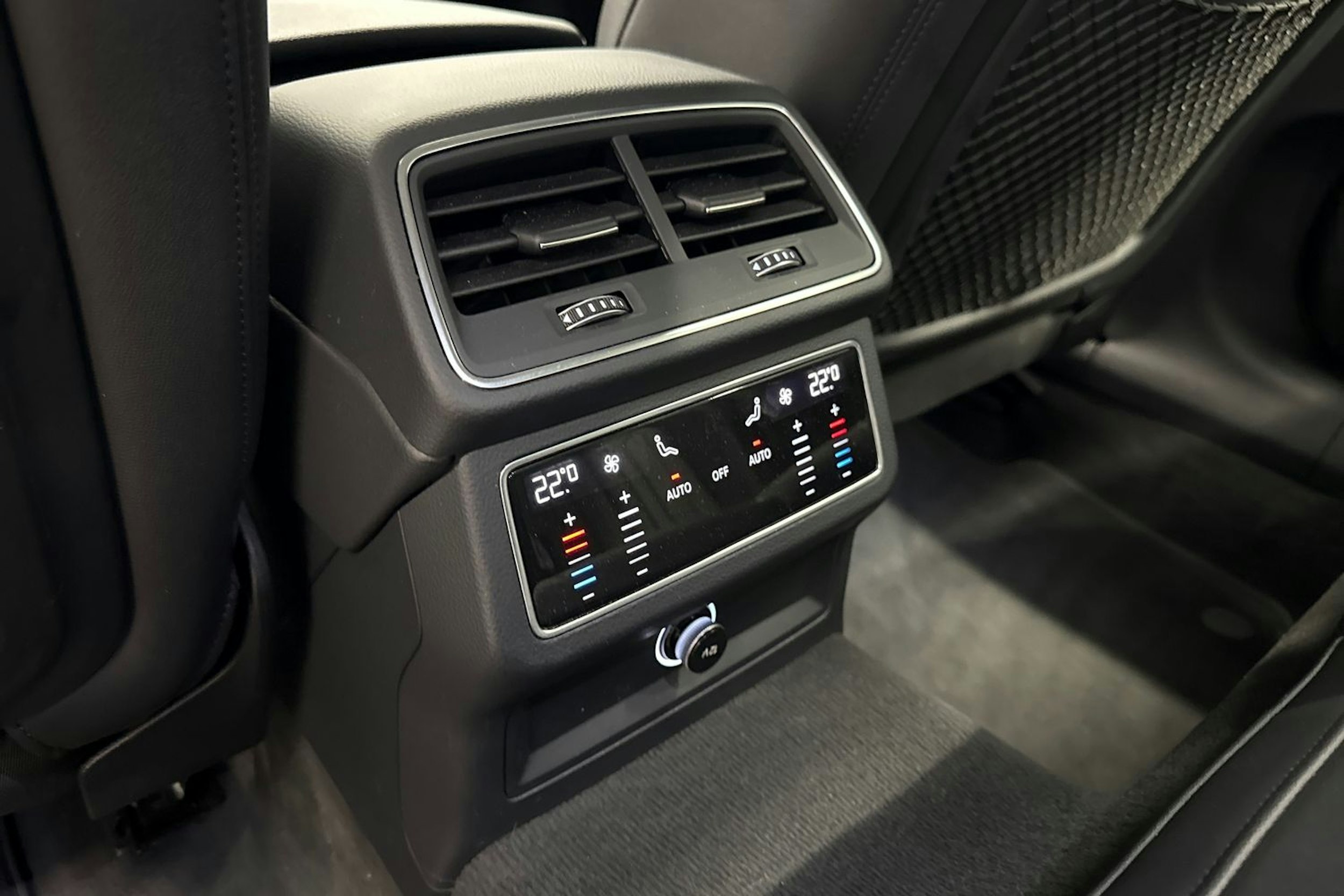 valkoinen Audi A6 2019 kuva 26.