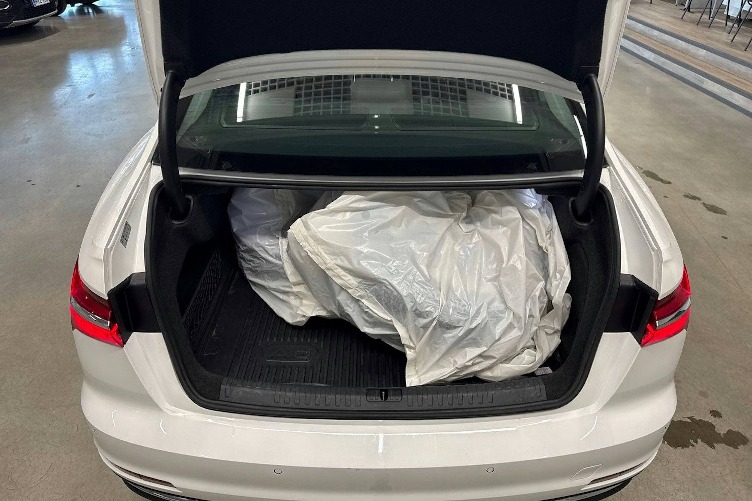 valkoinen Audi A6 2019 kuva 27.