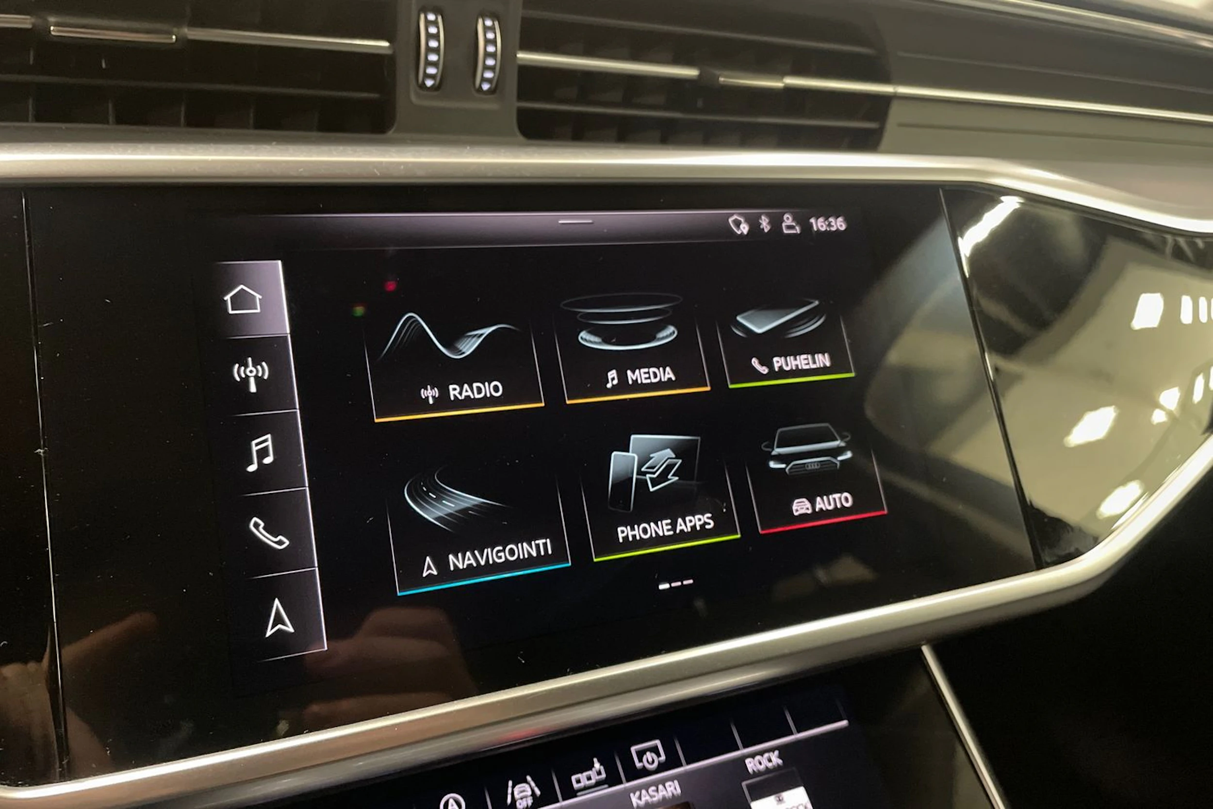 musta Audi A6 2019 kuva 17.