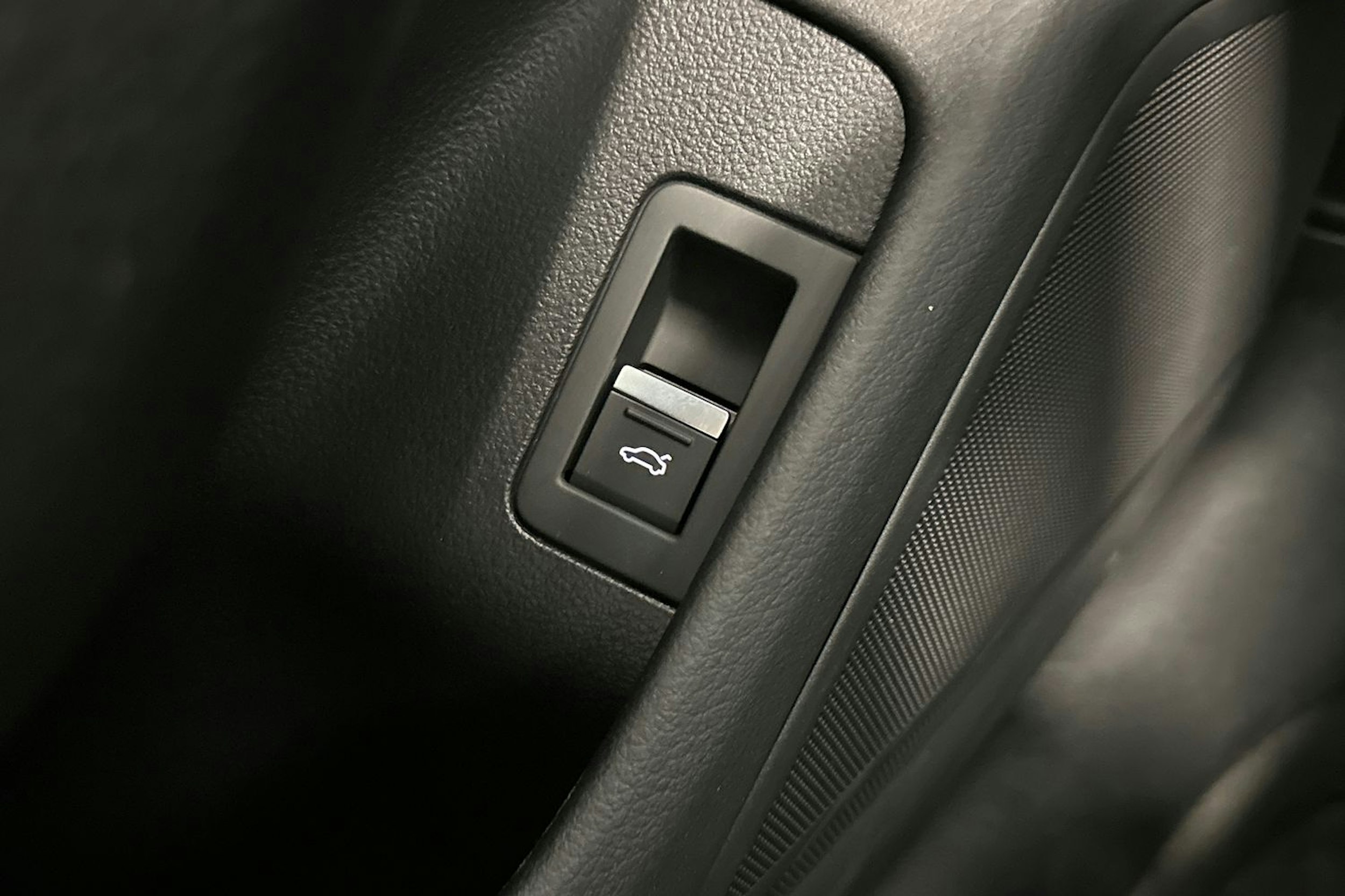 valkoinen Audi A6 2019 kuva 17.