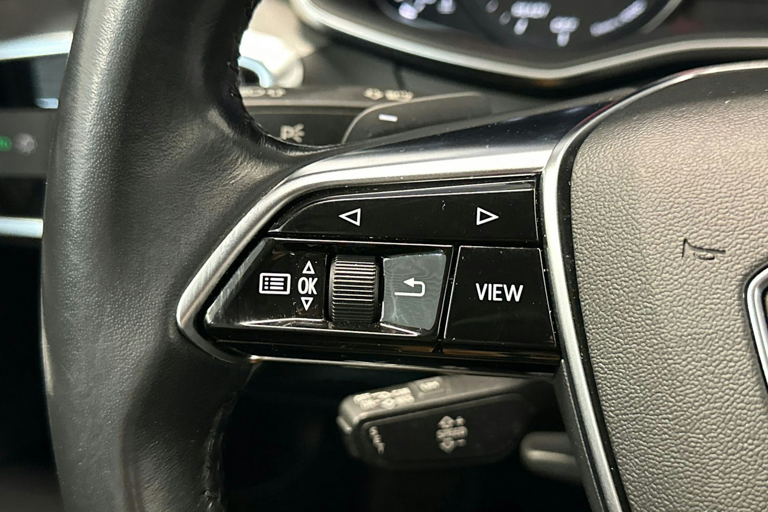 valkoinen Audi A6 2019 kuva 19.