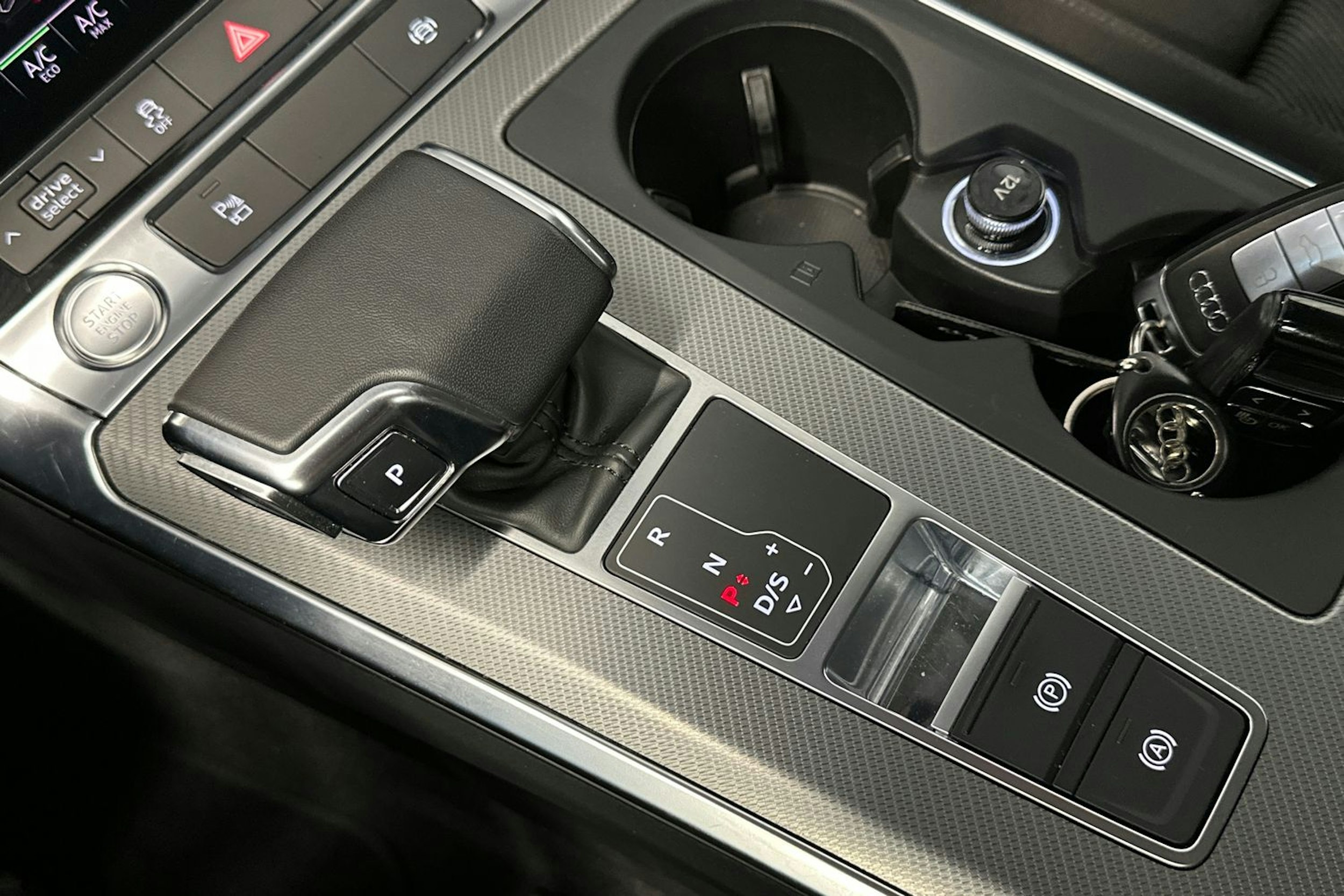 valkoinen Audi A6 2019 kuva 30.