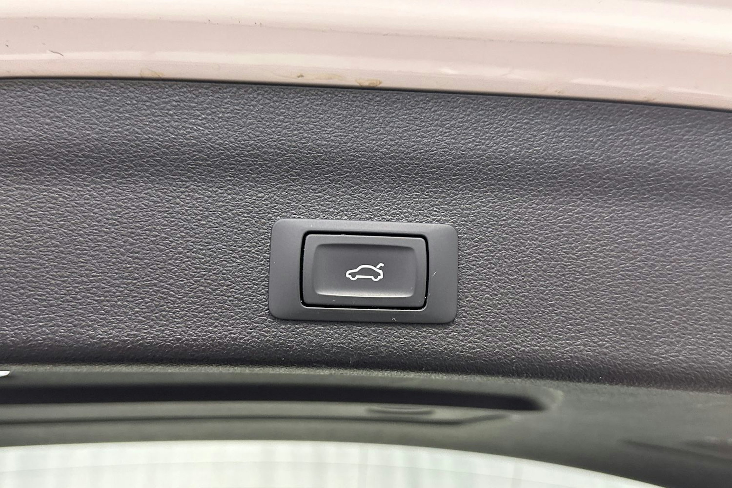 valkoinen Audi A6 2019 kuva 33.