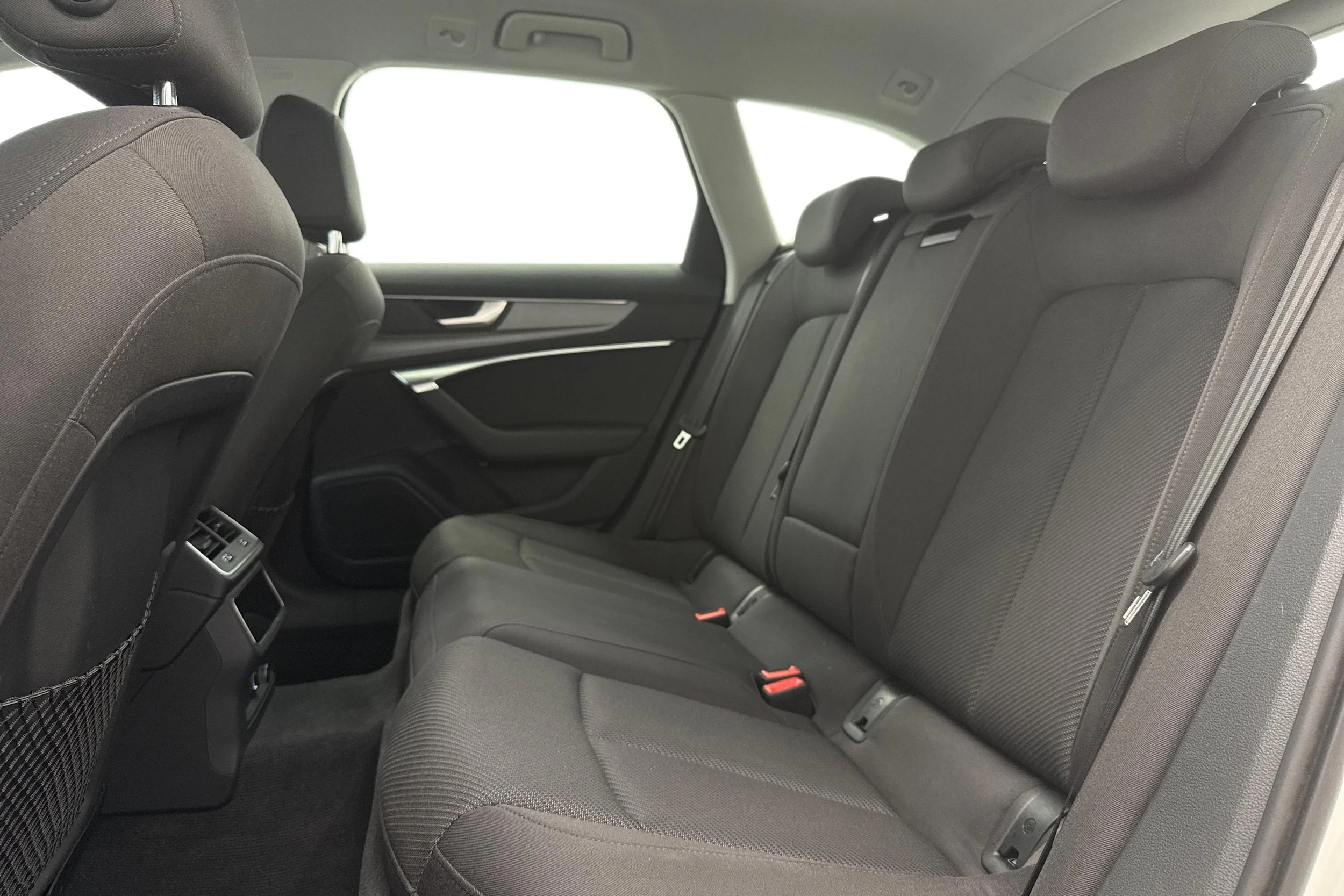 valkoinen Audi A6 2019 kuva 11.