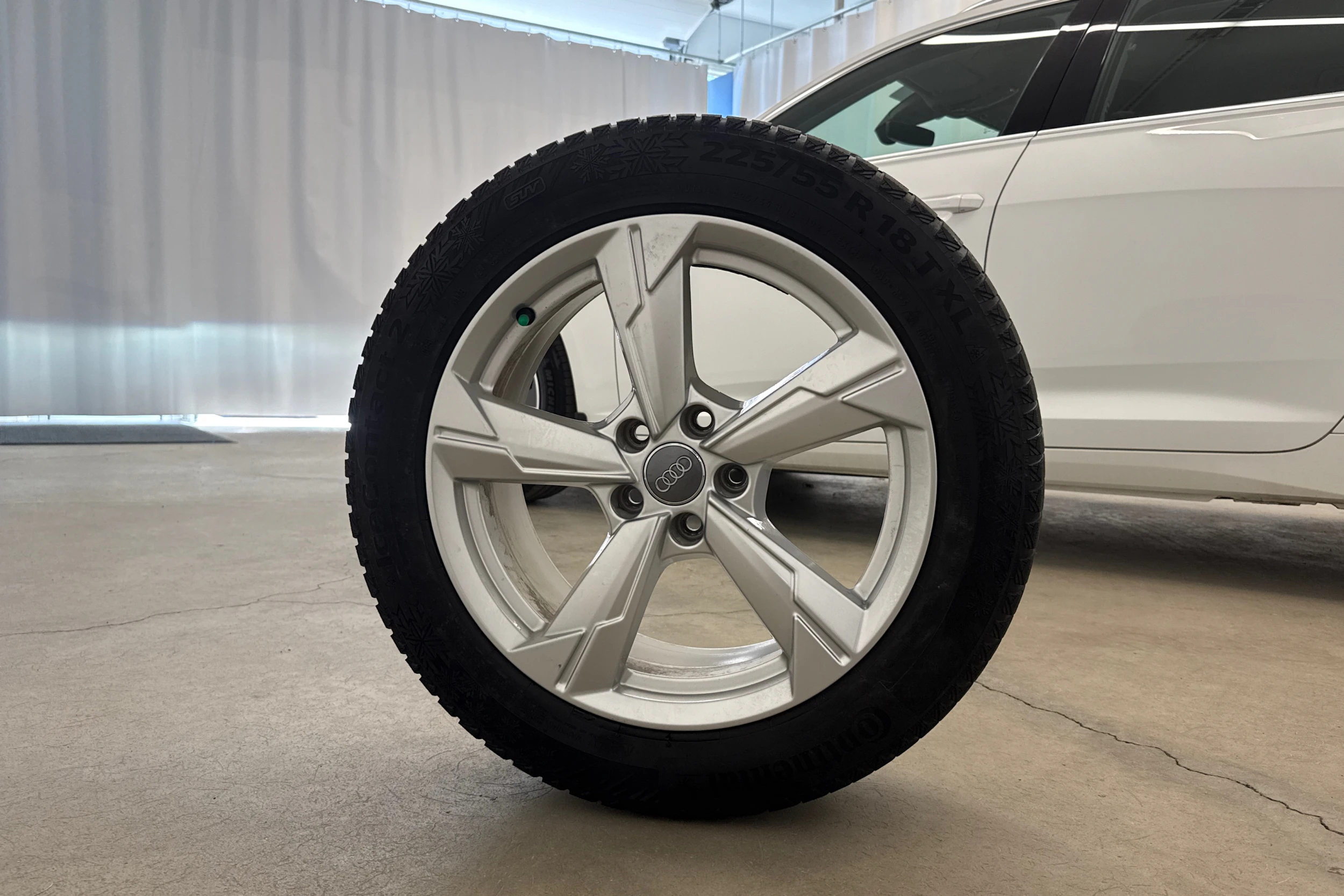 valkoinen Audi A6 2019 kuva 13.