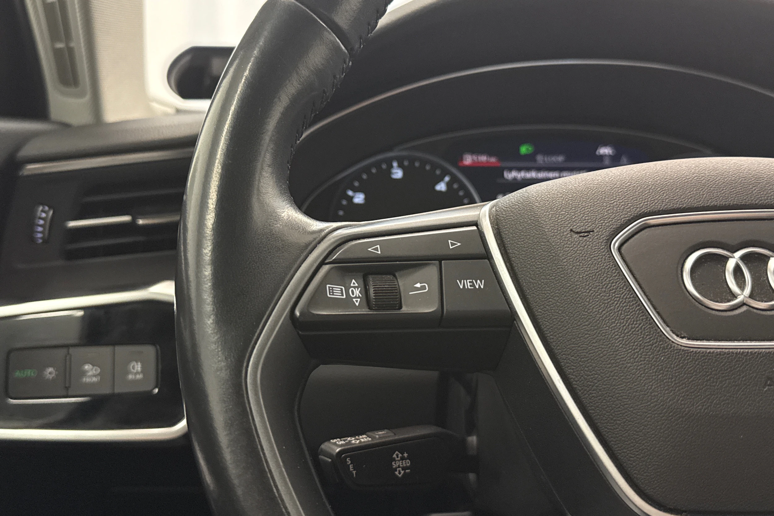 valkoinen Audi A6 2019 kuva 17.