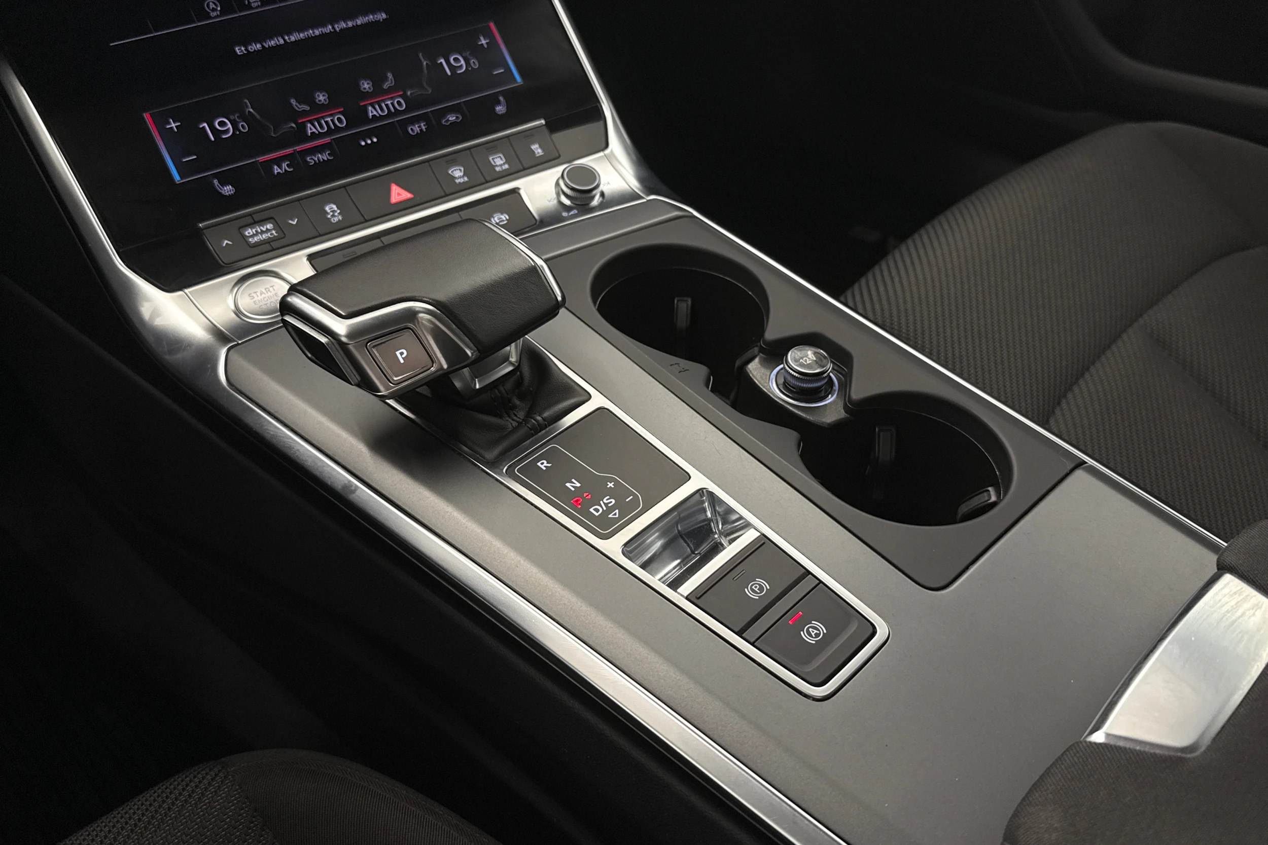 valkoinen Audi A6 2019 kuva 24.